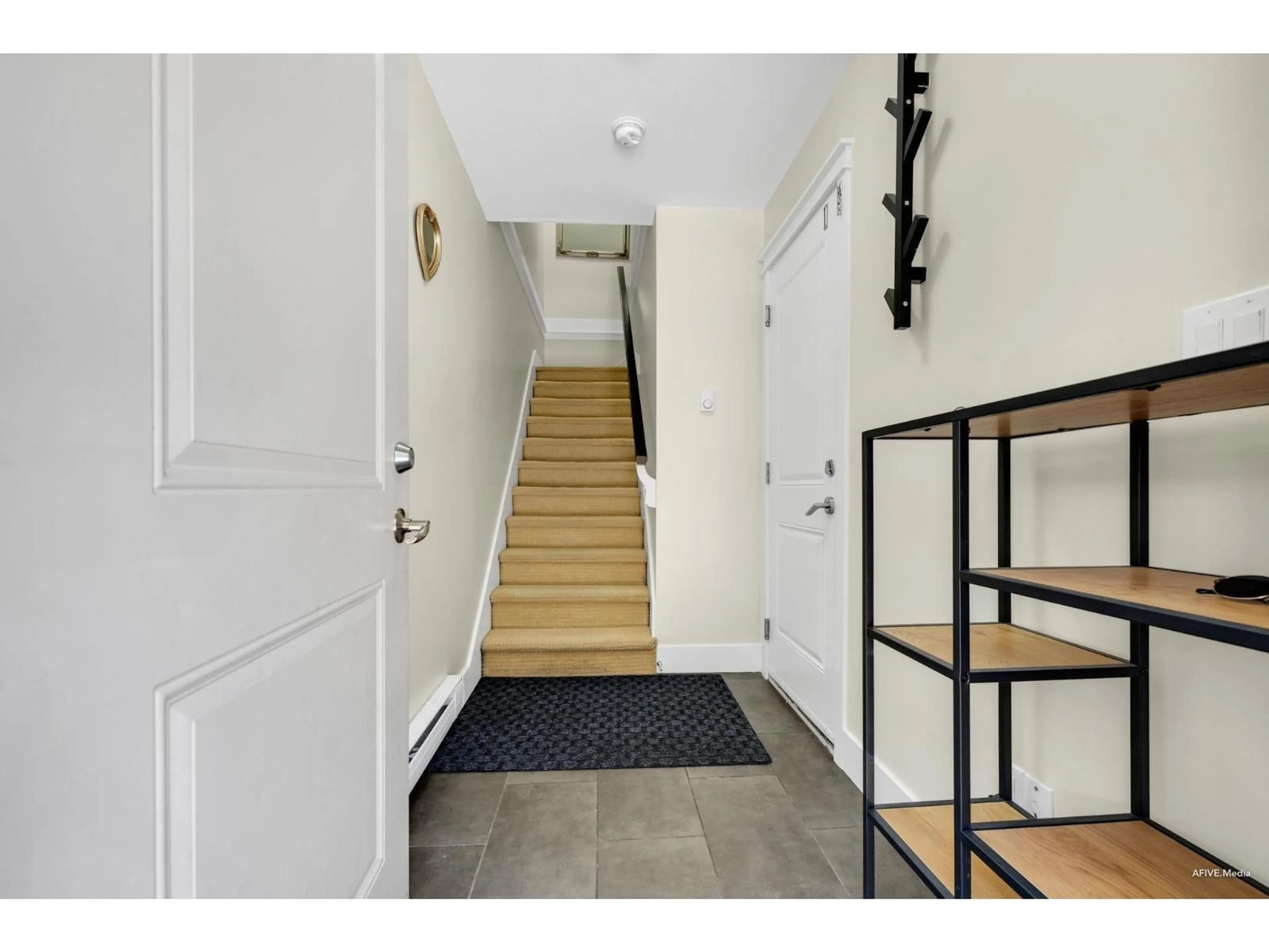 Indoor entryway for 110 - 13368 72 AVENUE, Surrey British Columbia V3W2N6