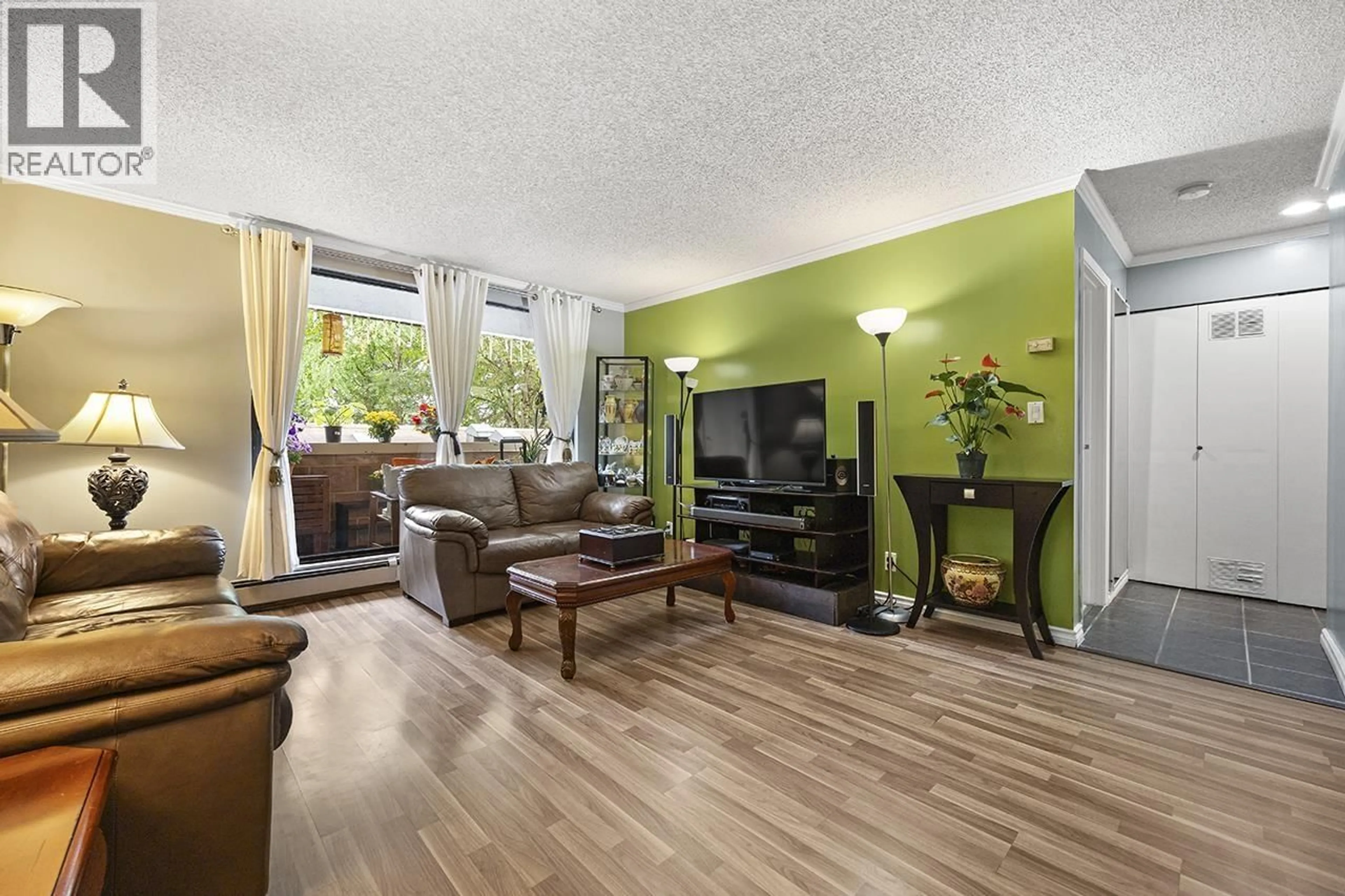 Living room with furniture, wood/laminate floor for 118 - 8540 CITATION DRIVE, Richmond British Columbia V6Y3A3