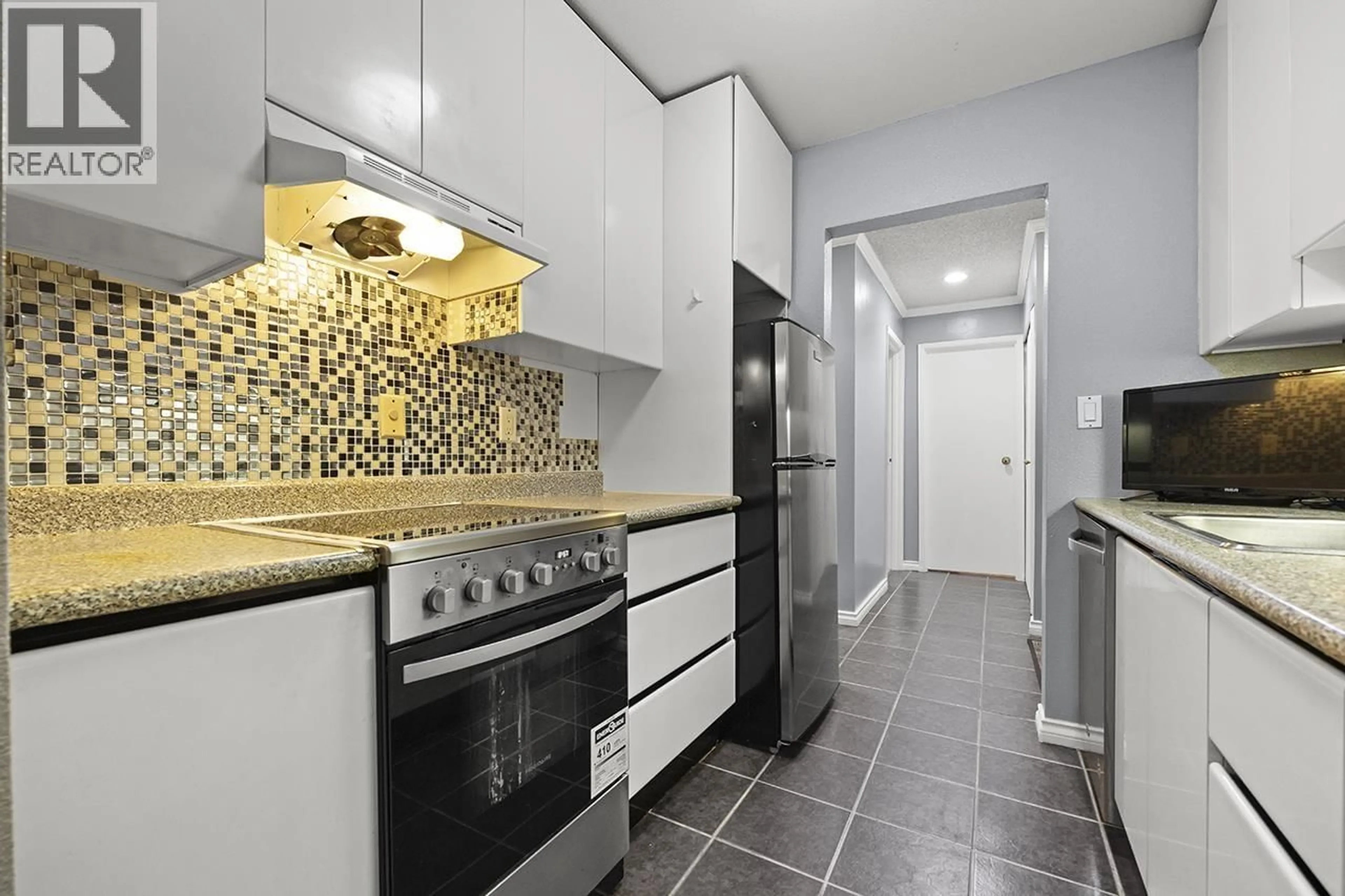 Standard kitchen, ceramic/tile floor for 118 - 8540 CITATION DRIVE, Richmond British Columbia V6Y3A3