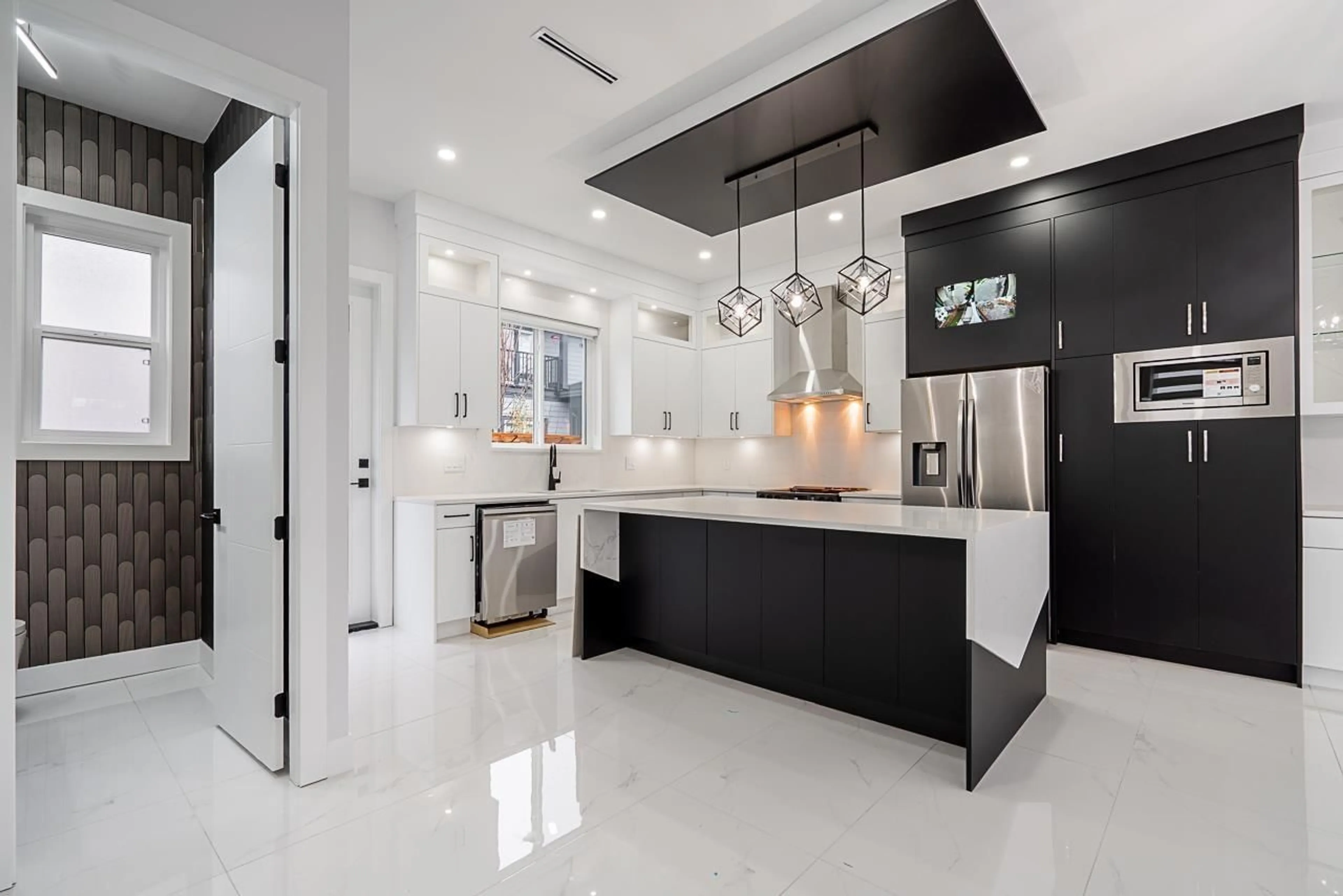 Contemporary kitchen, ceramic/tile floor for 101 - 16649 18A, Surrey British Columbia V3Z9X5