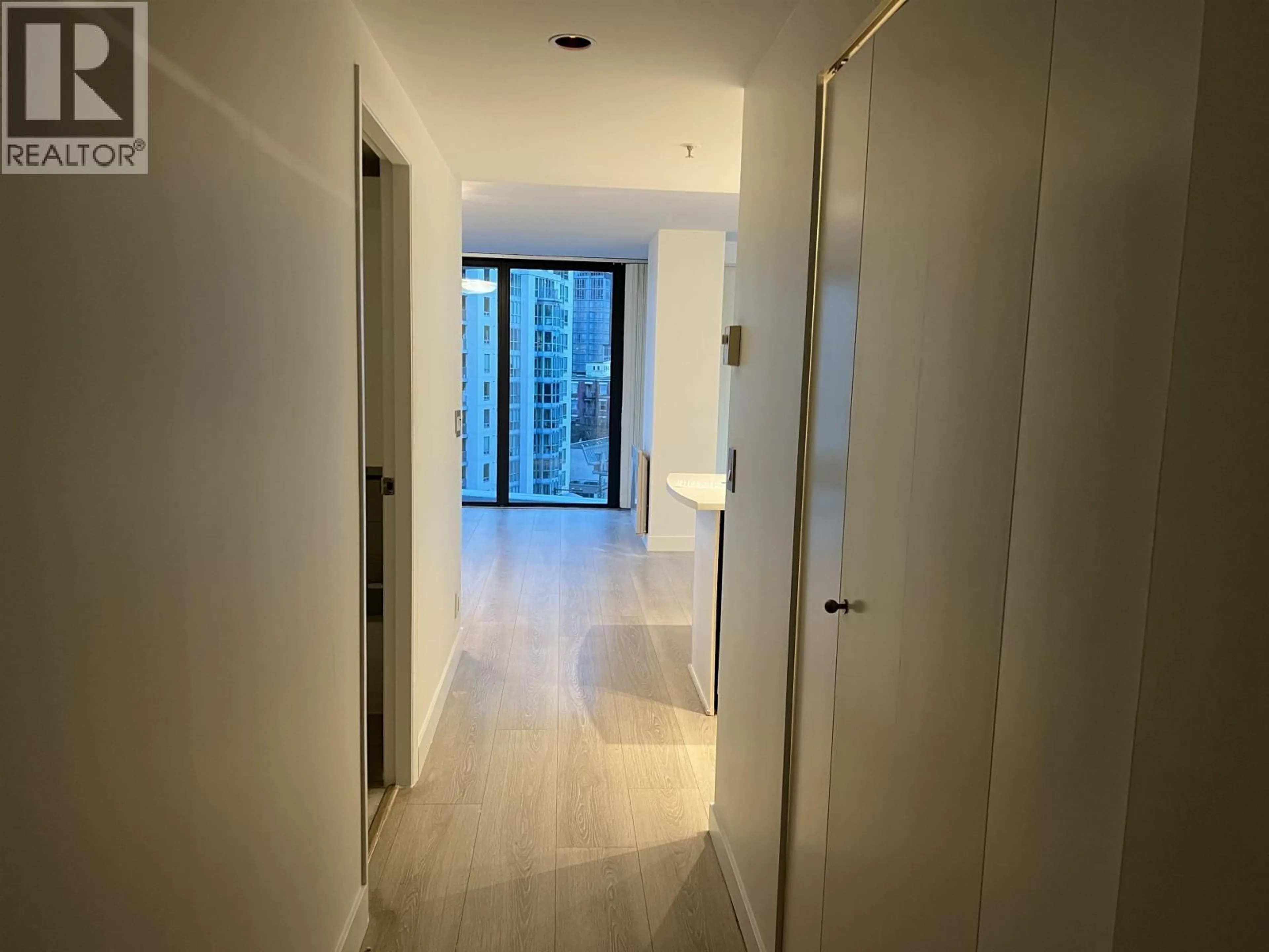 Indoor foyer for 909 - 1331 GEORGIA STREET, Vancouver British Columbia V6E4P1