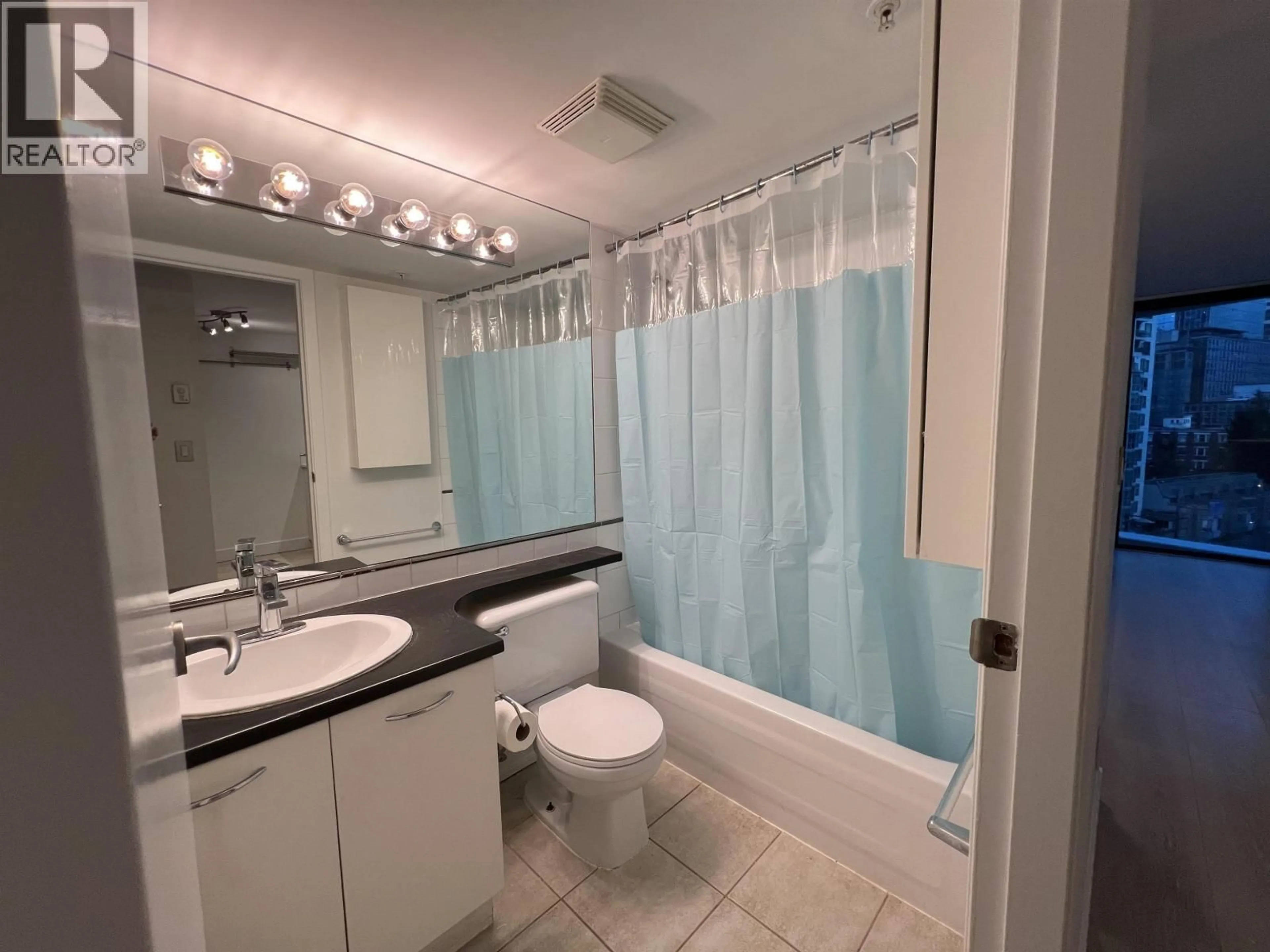 Standard bathroom, unknown for 909 - 1331 GEORGIA STREET, Vancouver British Columbia V6E4P1