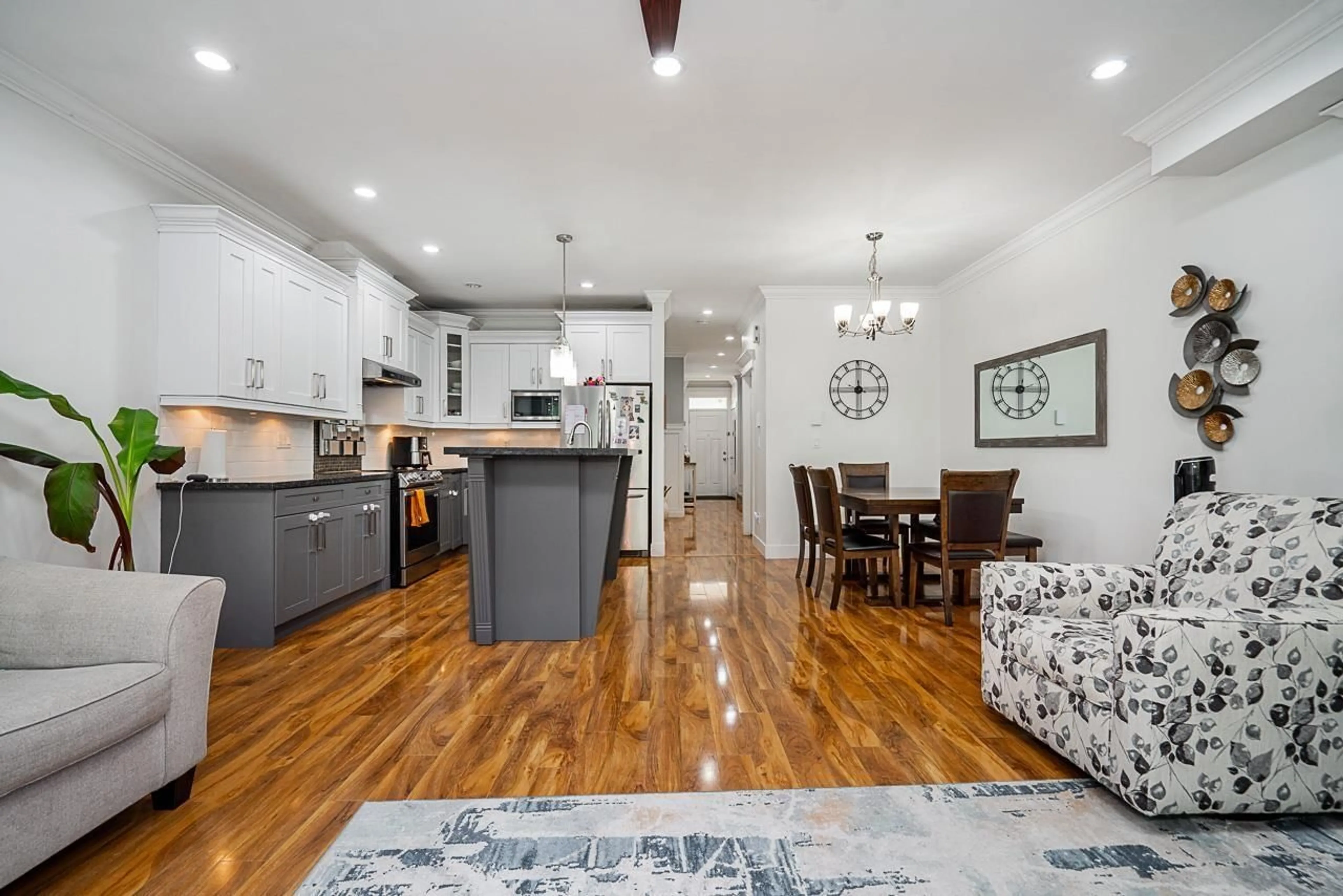 Open concept kitchen, wood/laminate floor for 7243 190, Surrey British Columbia V4N6E6