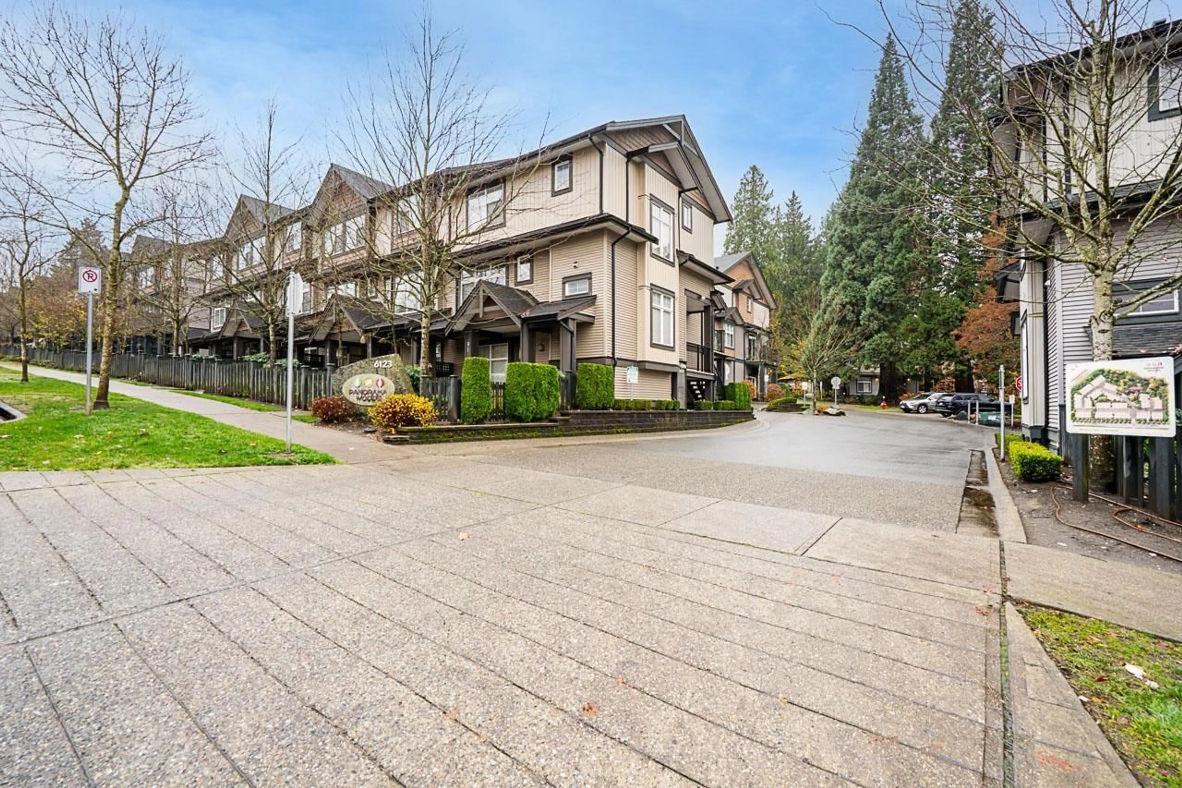 Patio, street for 29 - 6123 138 STREET, Surrey British Columbia V3X1E8