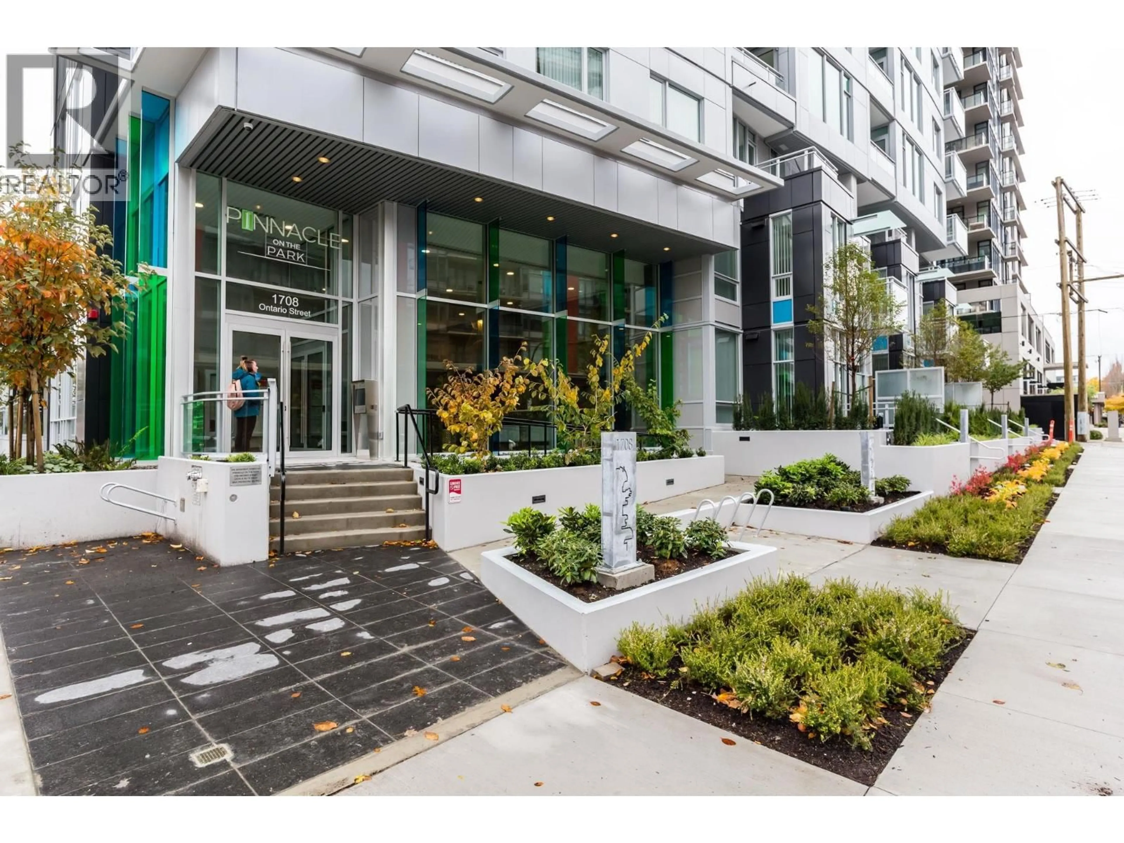 Indoor foyer for 1506 - 1708 ONTARIO STREET, Vancouver British Columbia V5T0J7
