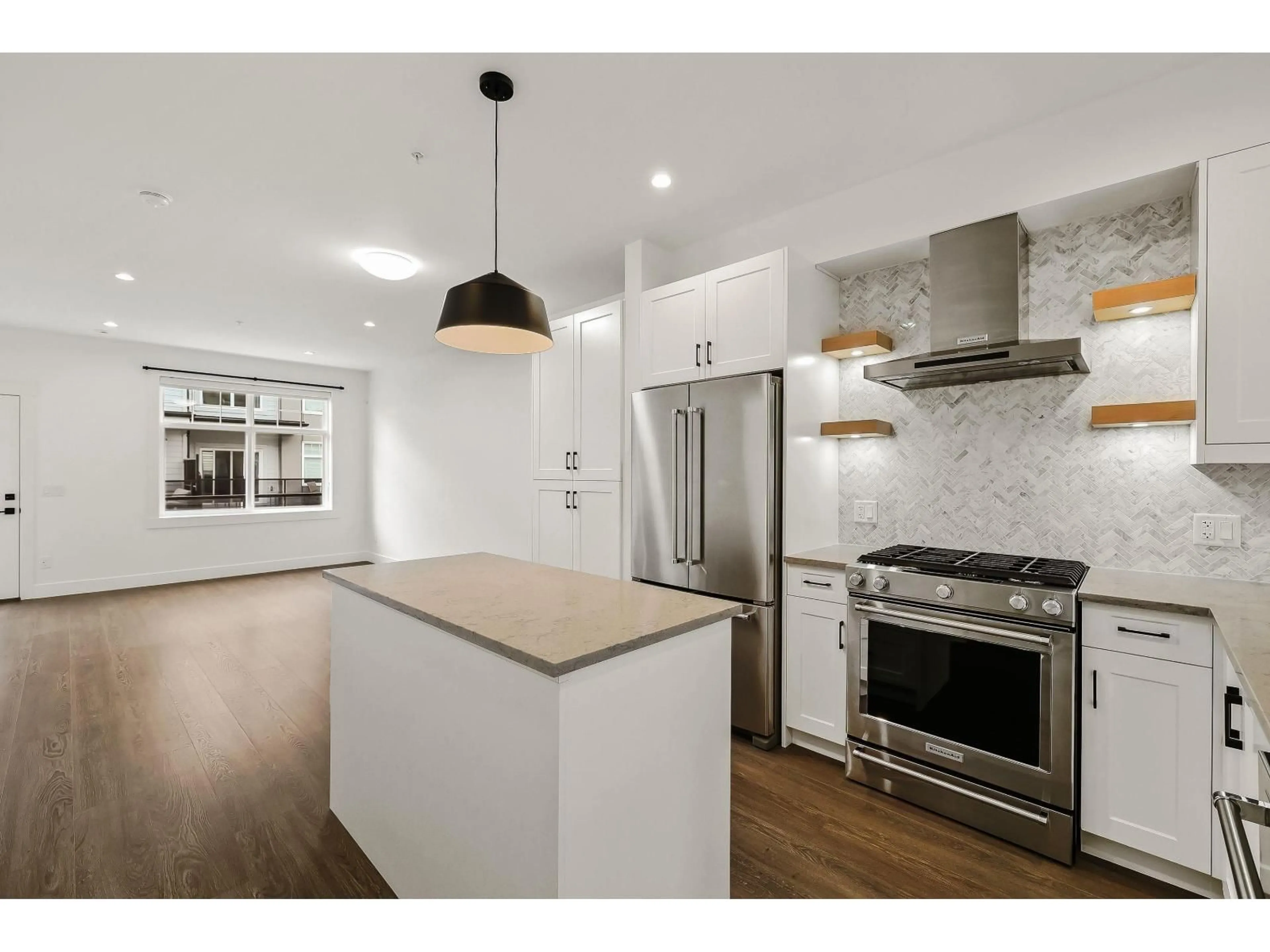 Open concept kitchen, unknown for 17 - 22334 48, Langley British Columbia V3A3N5