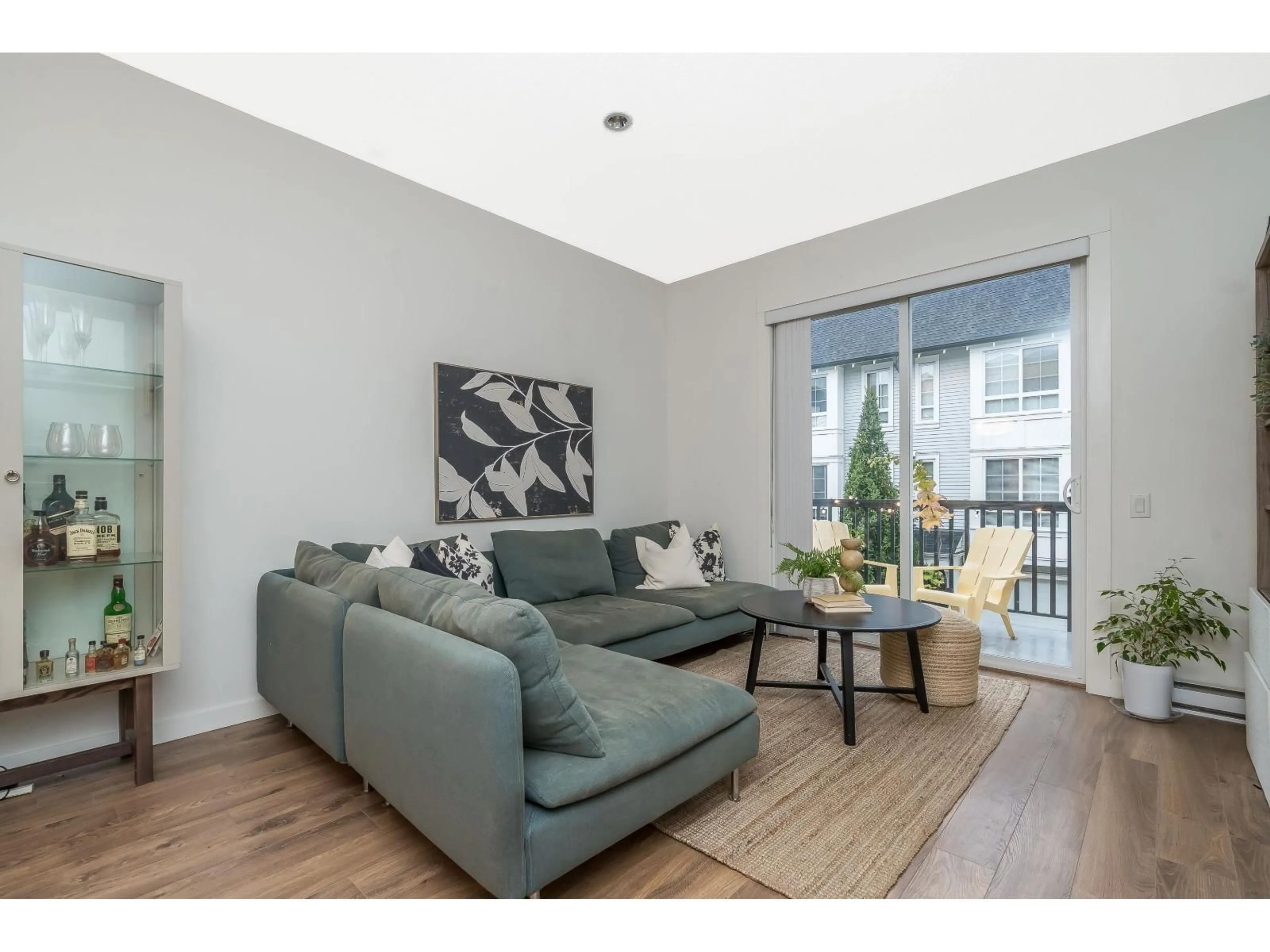 Living room with furniture, wood/laminate floor for 60 - 8476 207A, Langley British Columbia V2Y0S6