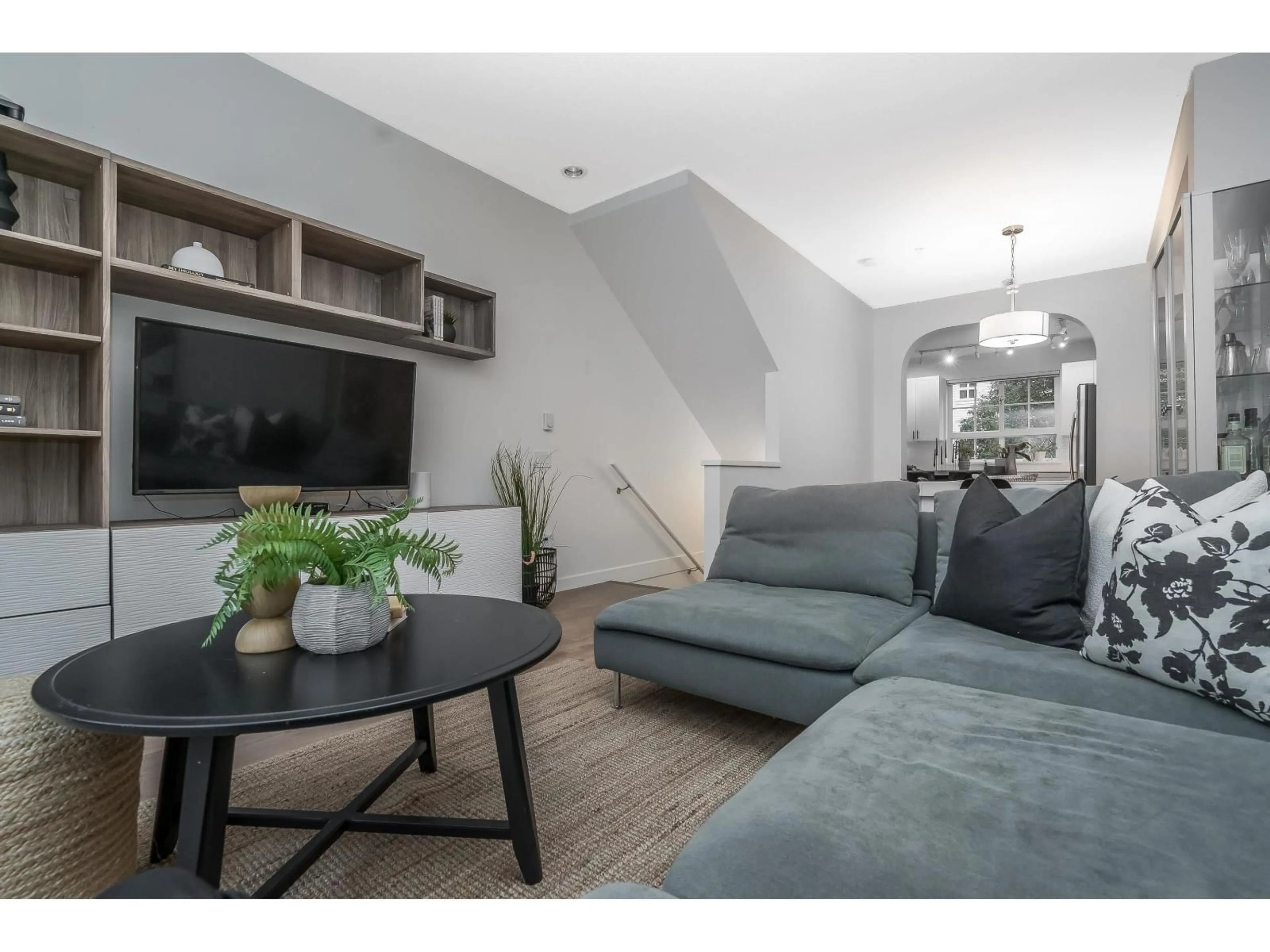 Living room with furniture, unknown for 60 - 8476 207A, Langley British Columbia V2Y0S6