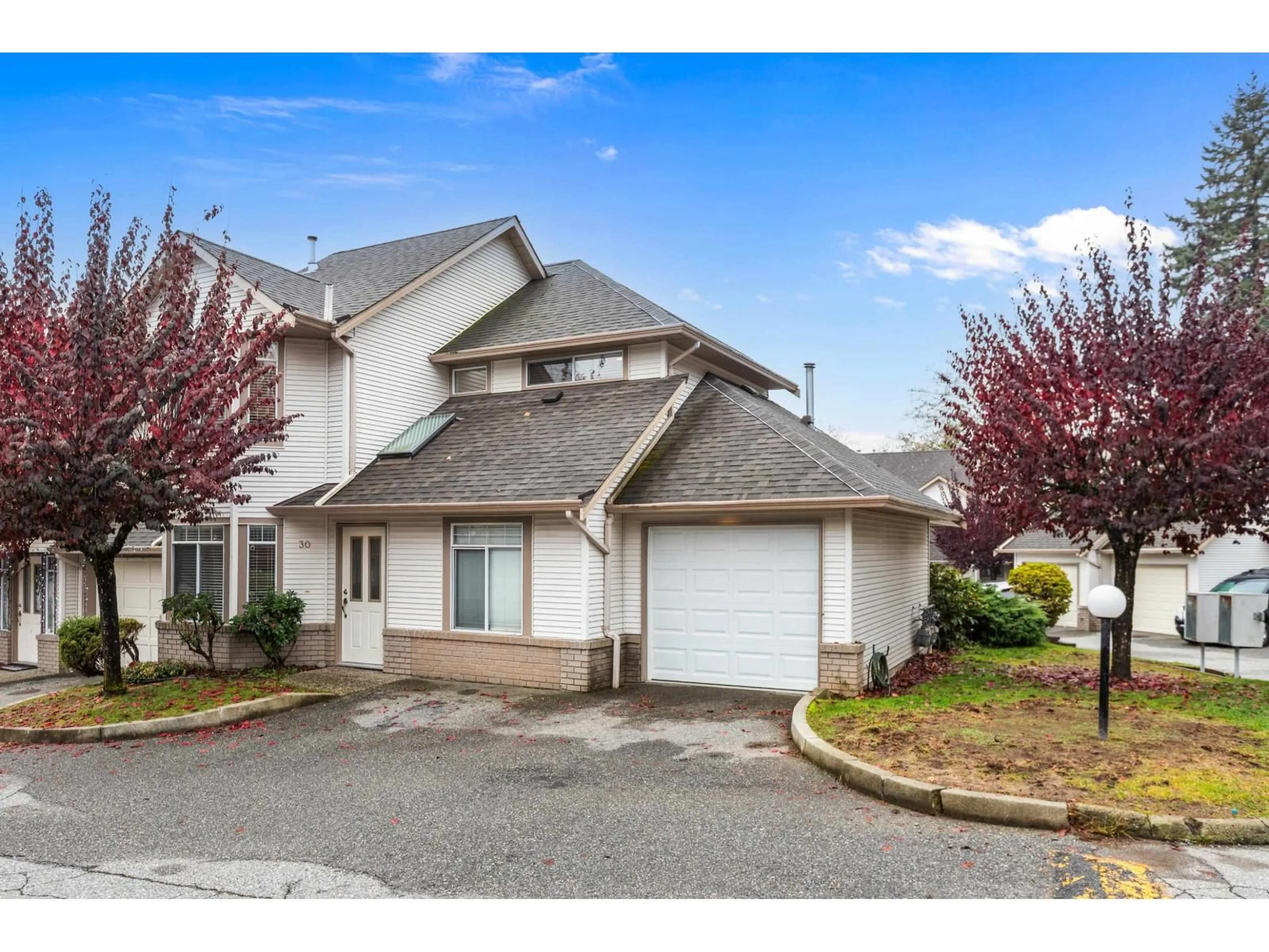 Home with vinyl exterior material, street for 30 - 32361 MCRAE, Mission British Columbia V2V4X7