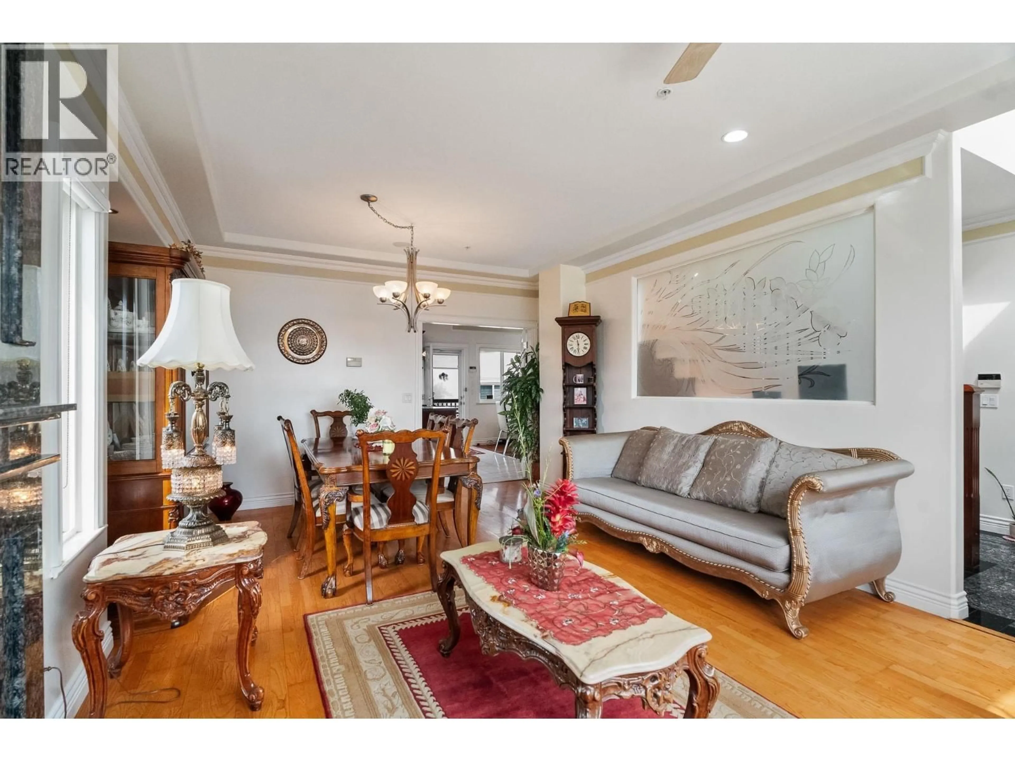 Living room with furniture, wood/laminate floor for 339 63RD AVENUE, Vancouver British Columbia V5X2J8