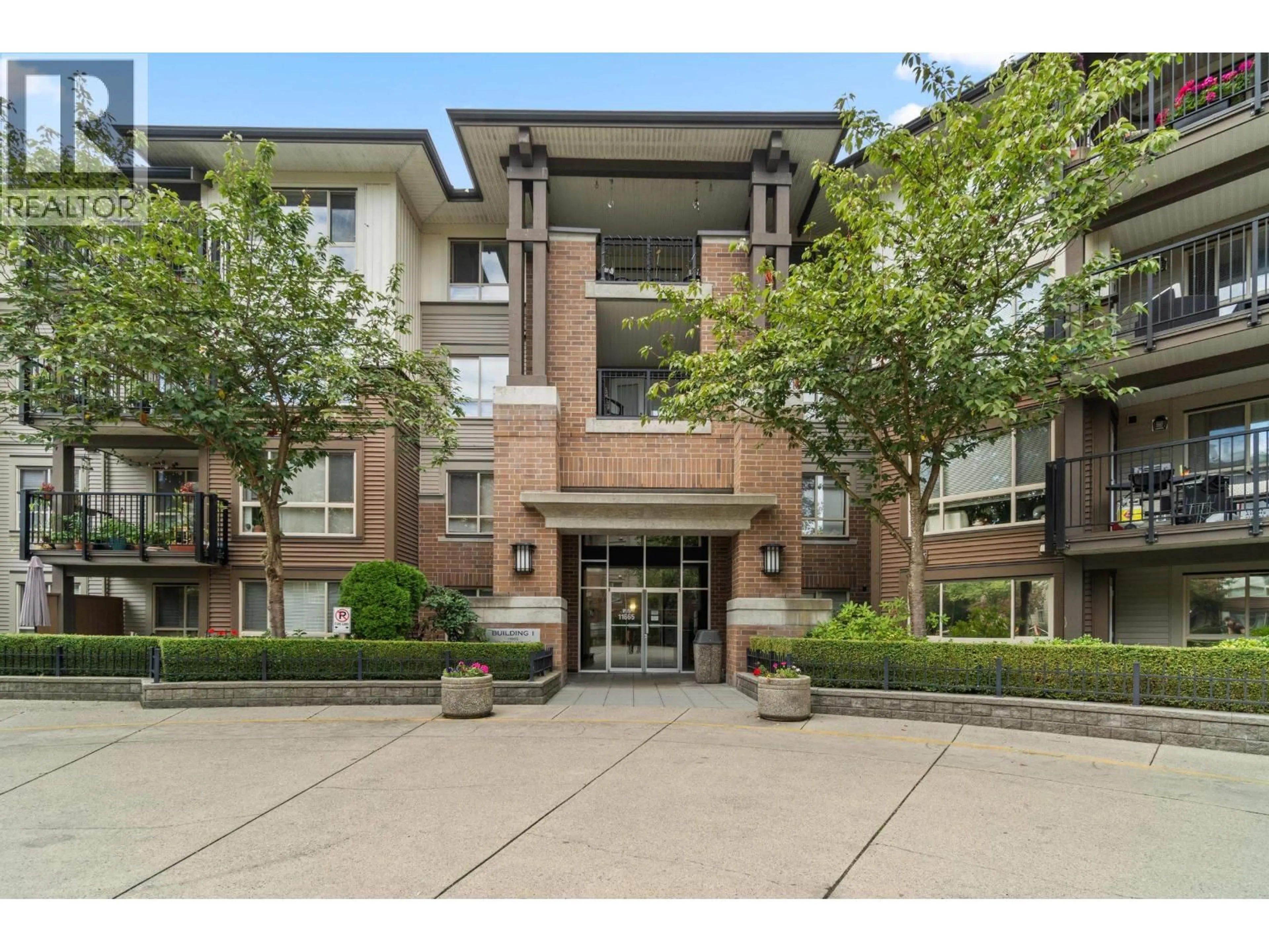 Indoor foyer for 101 - 11665 HANEY, Maple Ridge British Columbia V2X8W9