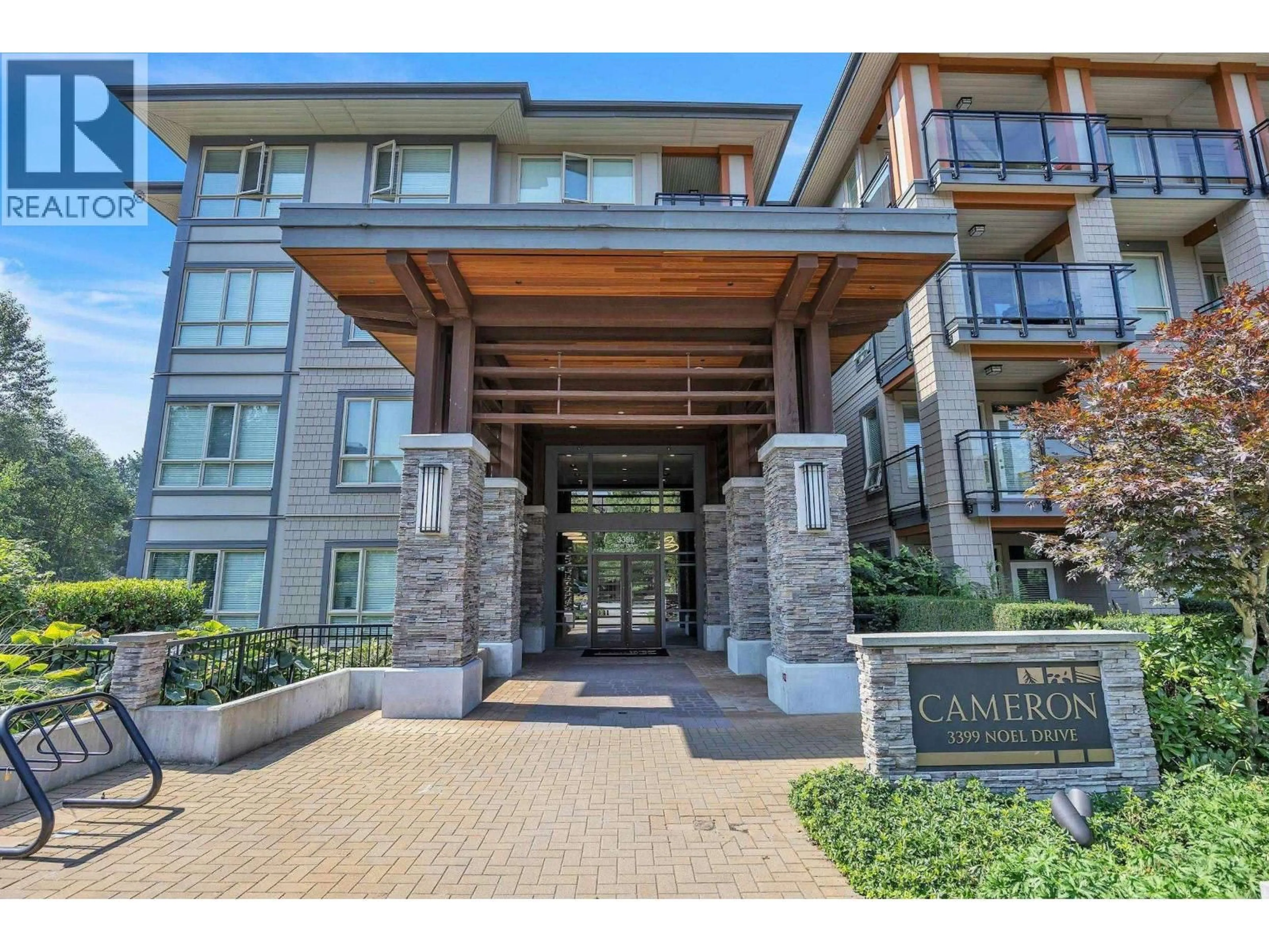Indoor foyer for 312 - 3399 NOEL DRIVE, Burnaby British Columbia V3J0G8