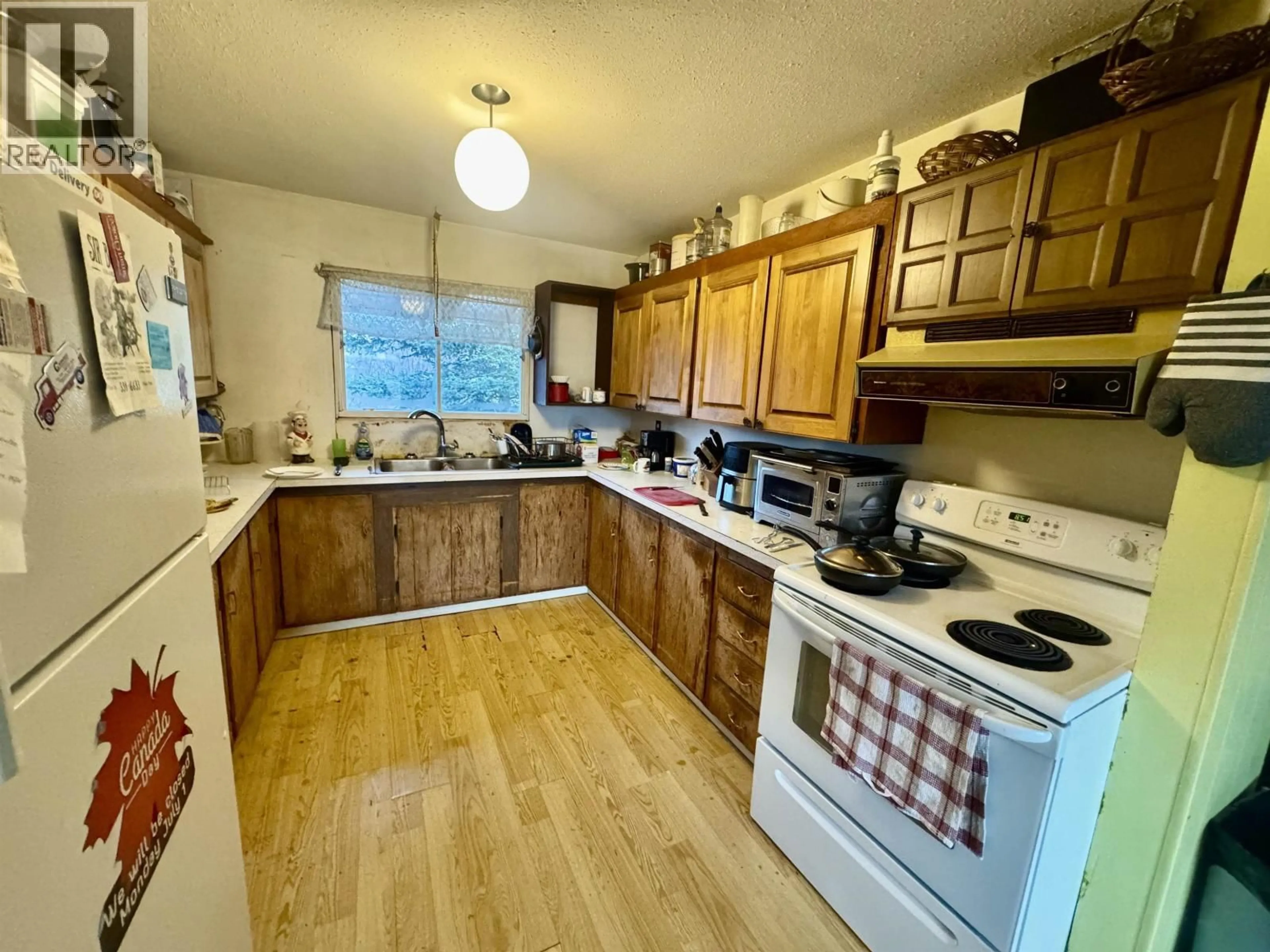 Standard kitchen, unknown for 3006 EDWARDS DRIVE, Williams Lake British Columbia V2G1Y3