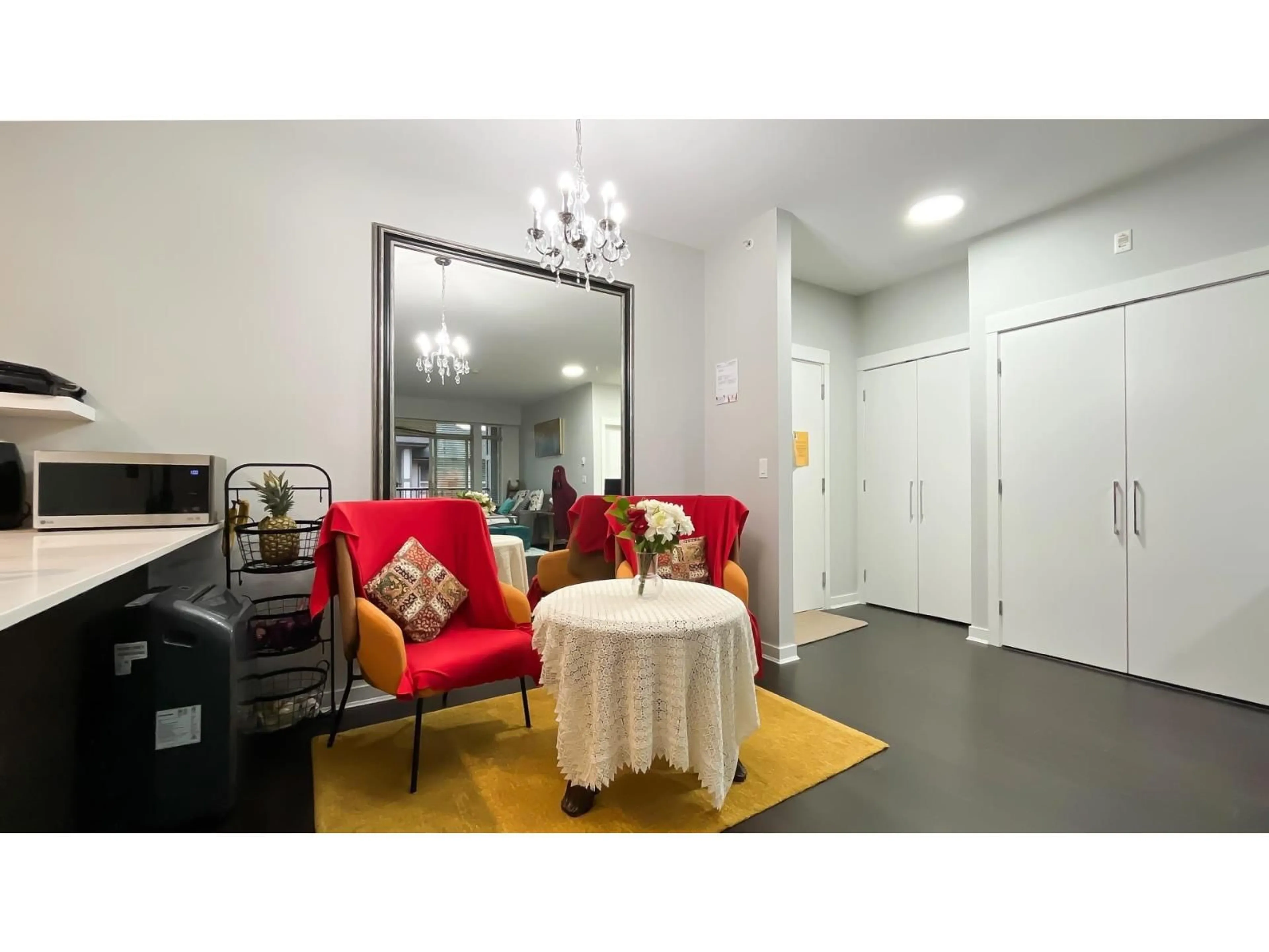 Living room with furniture, unknown for 502 - 8695 160, Surrey British Columbia V4N6L6