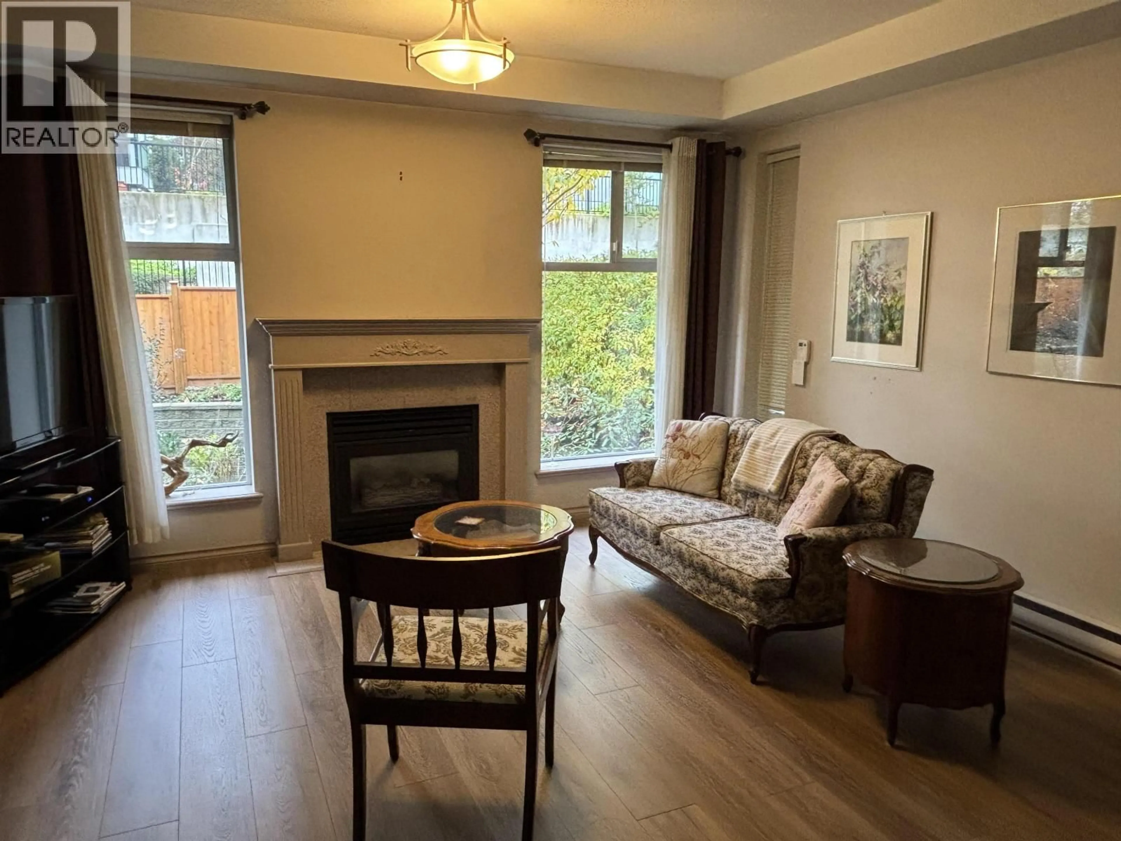 Living room with furniture, wood/laminate floor for 208 - 11609 227 STREET, Maple Ridge British Columbia V2X2L9