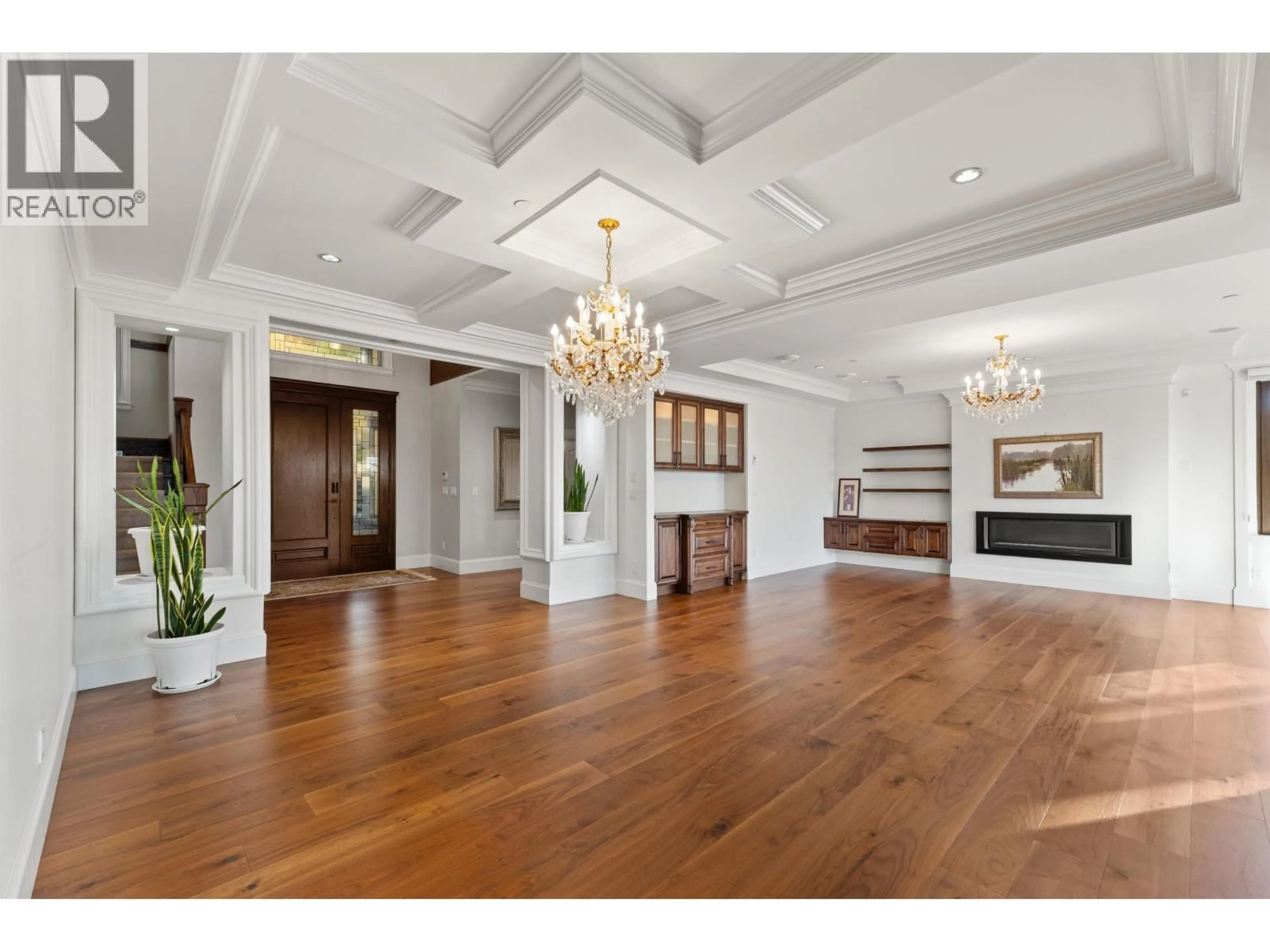 Indoor foyer for 1118 CRESTLINE ROAD, West Vancouver British Columbia V7S2E4