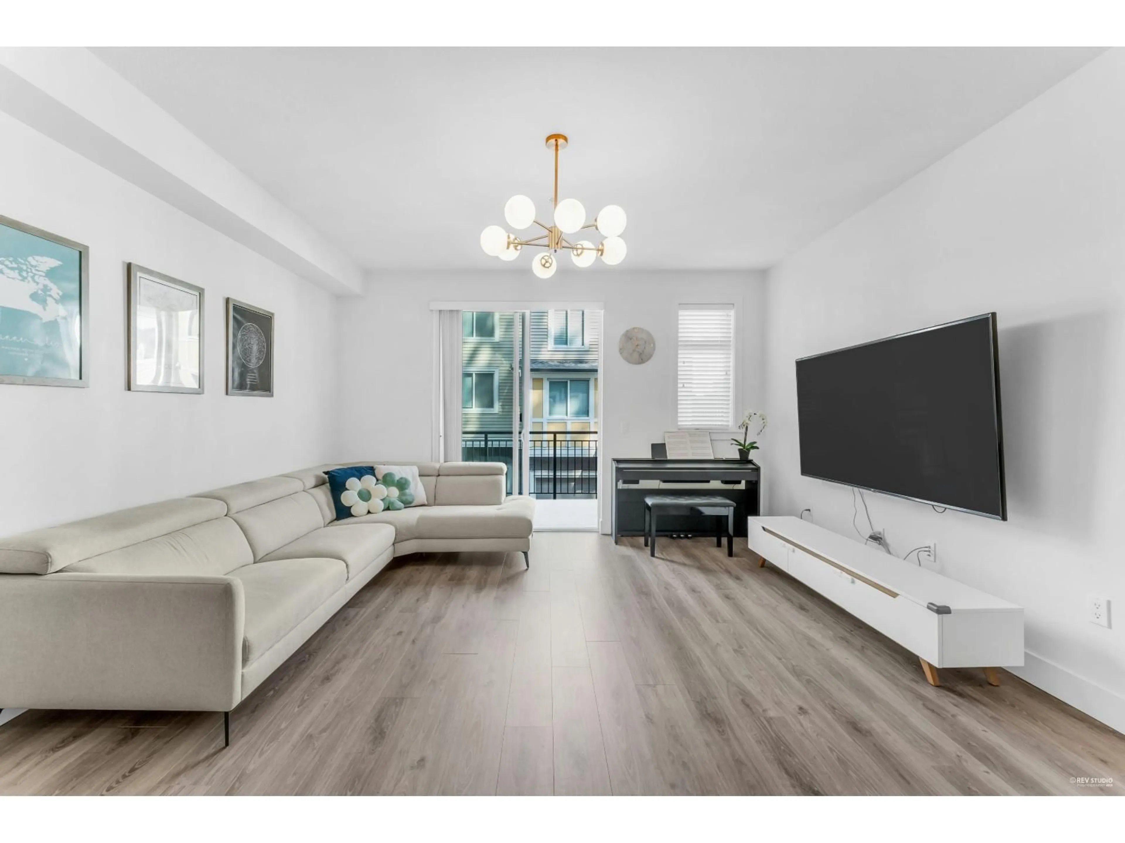 Living room with furniture, unknown for 134 - 9718 161A, Surrey British Columbia V4N6S7