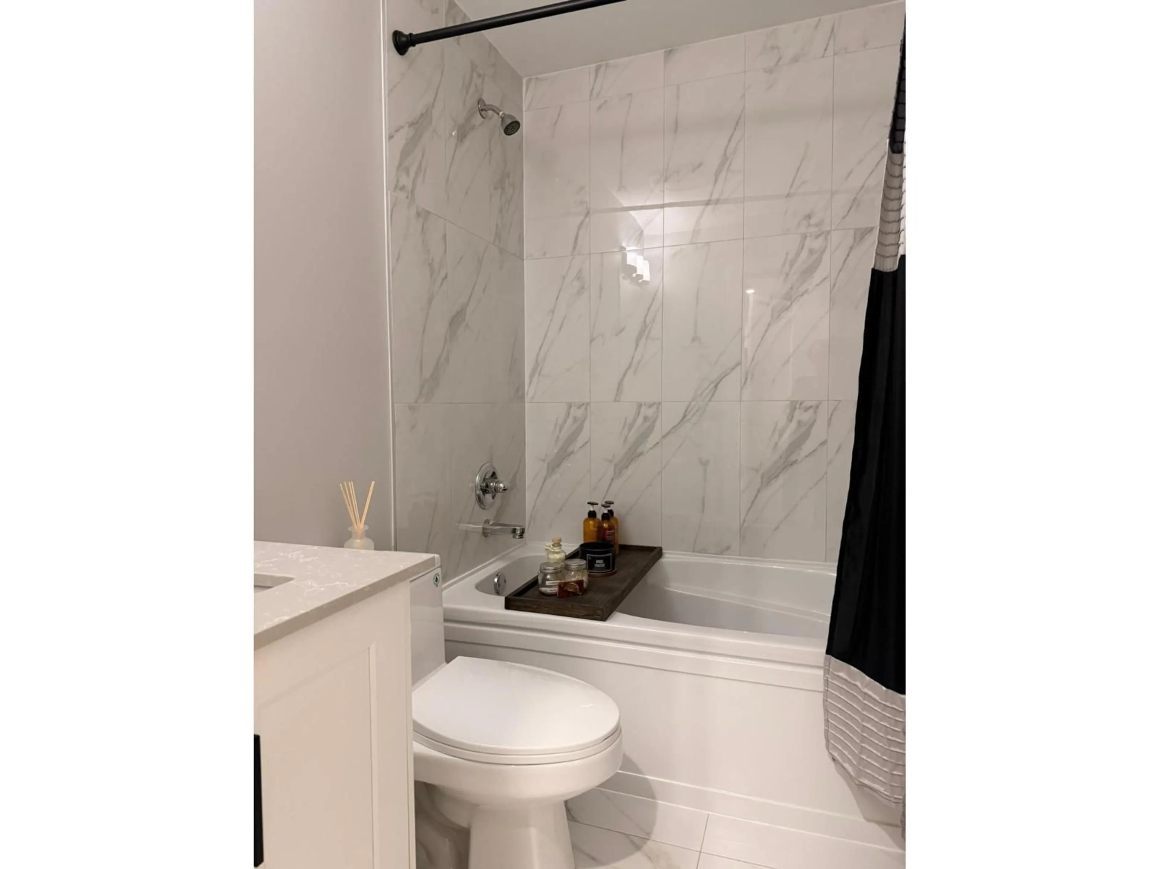 Standard bathroom, ceramic/tile floor for 11 - 19501 74 AVENUE, Surrey British Columbia V4N6V7