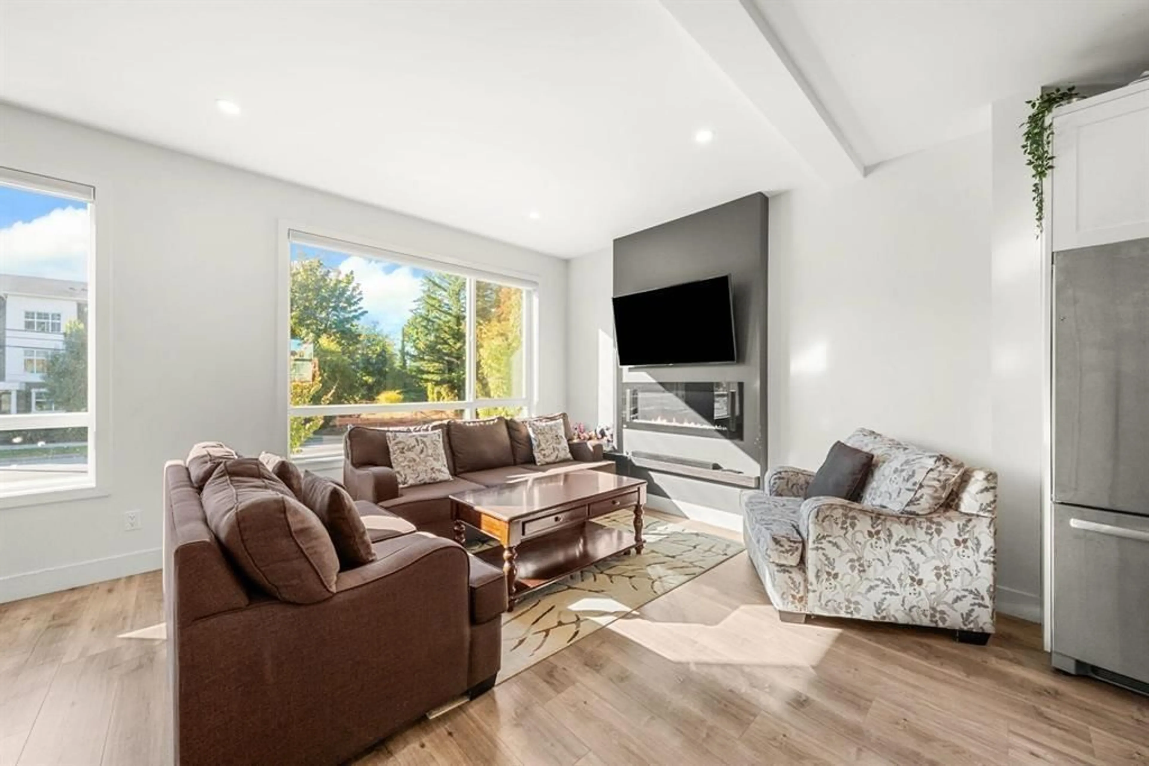 Living room with furniture, unknown for 5 - 27640 LANTERN, Abbotsford British Columbia V4X1M3