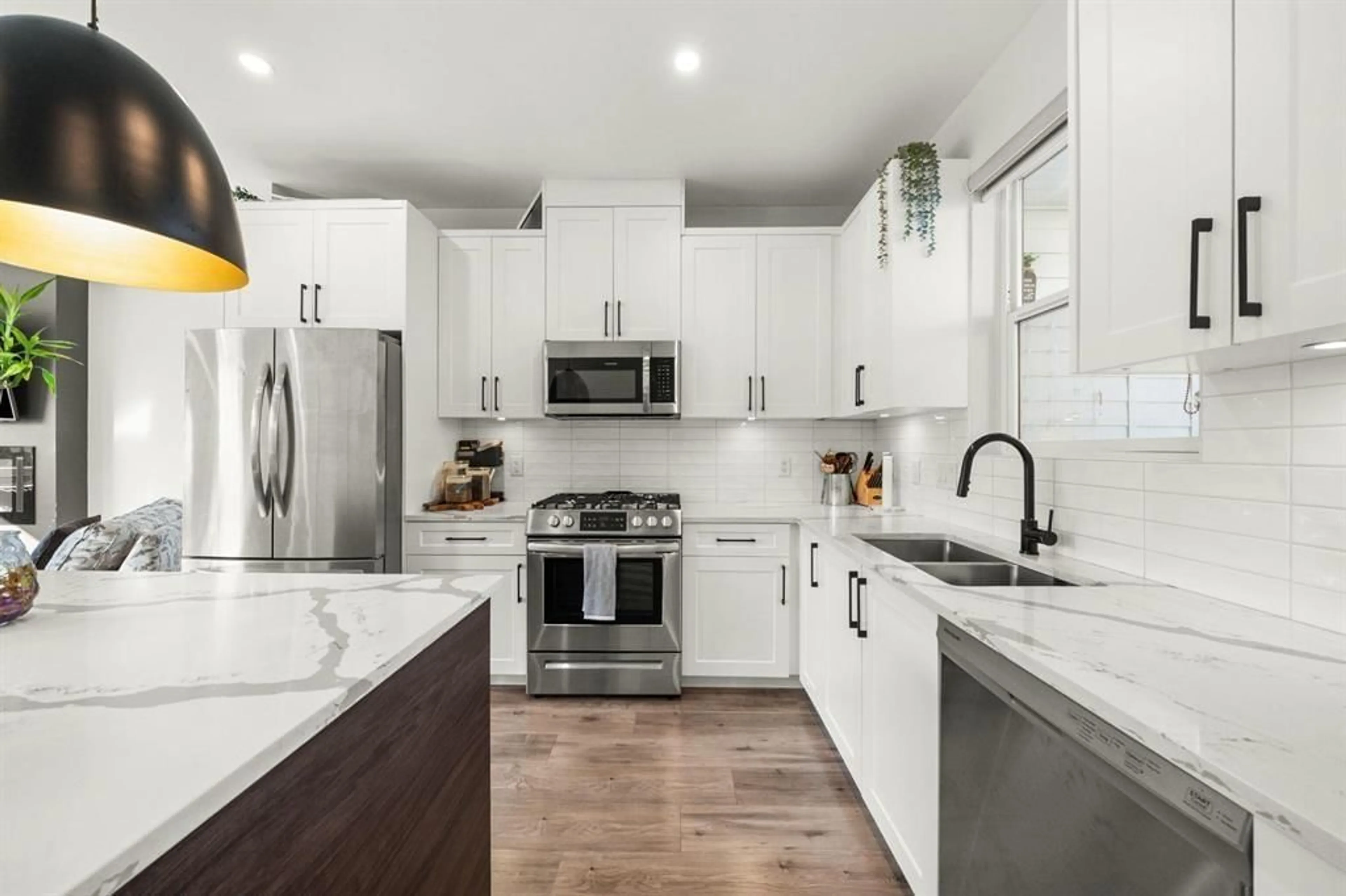 Open concept kitchen, unknown for 5 - 27640 LANTERN, Abbotsford British Columbia V4X1M3