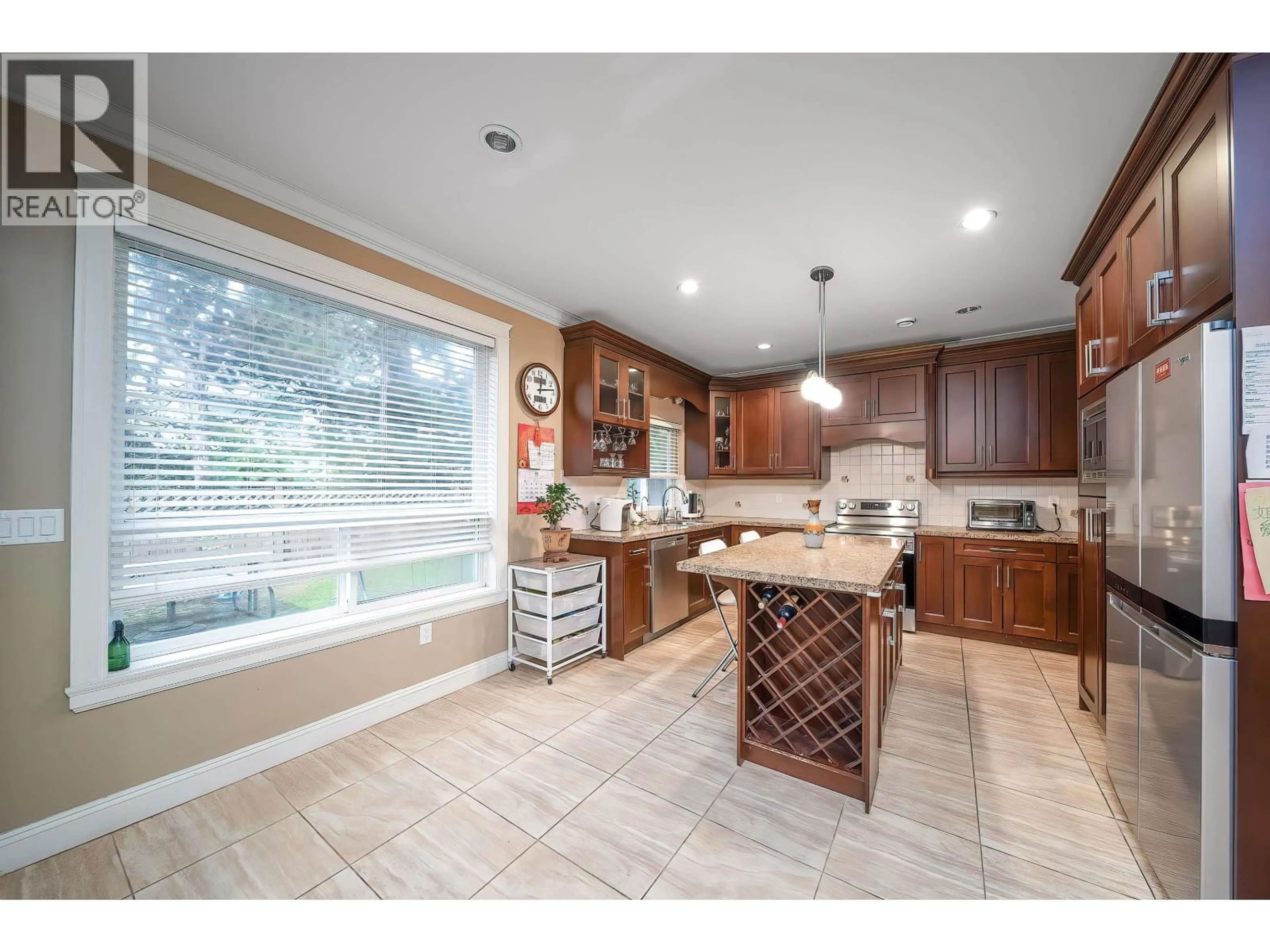 Open concept kitchen, ceramic/tile floor for 3668 BLUNDELL ROAD, Richmond British Columbia V7C1G4