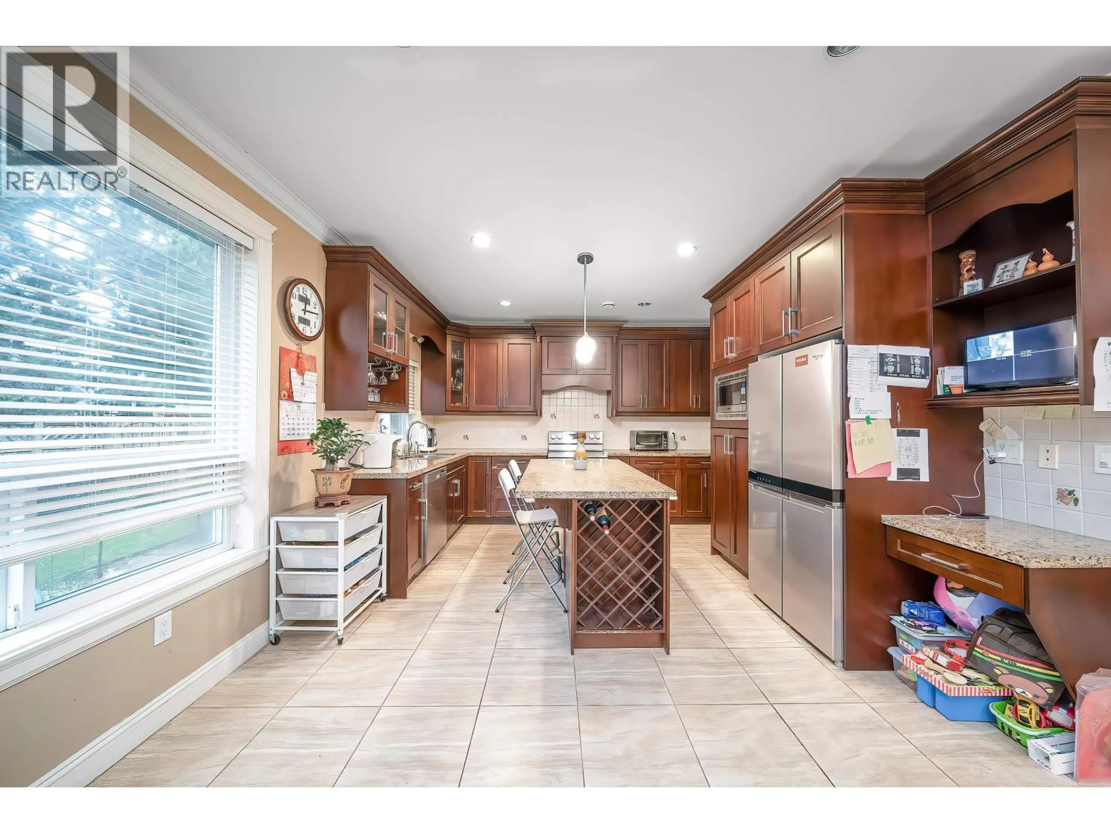 Open concept kitchen, ceramic/tile floor for 3668 BLUNDELL ROAD, Richmond British Columbia V7C1G4
