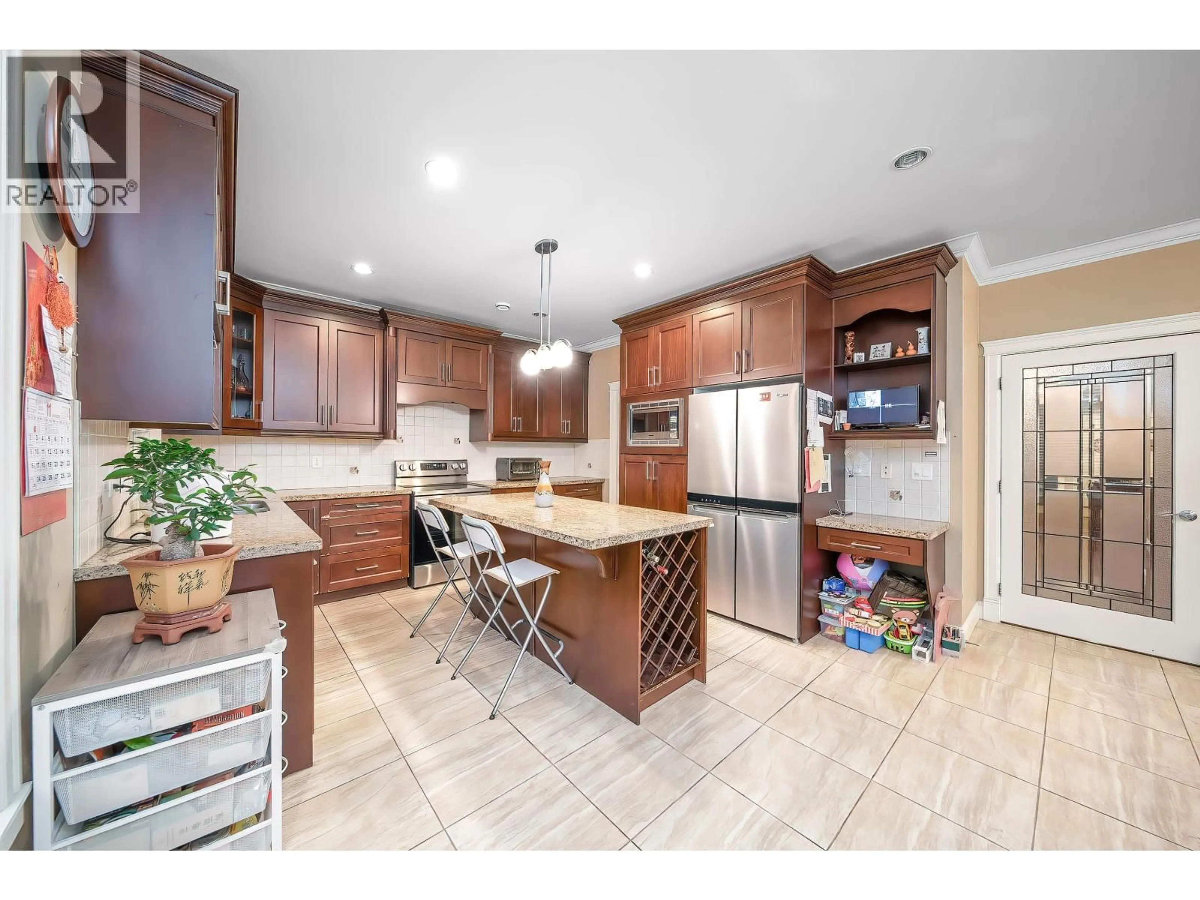 Open concept kitchen, ceramic/tile floor for 3668 BLUNDELL ROAD, Richmond British Columbia V7C1G4