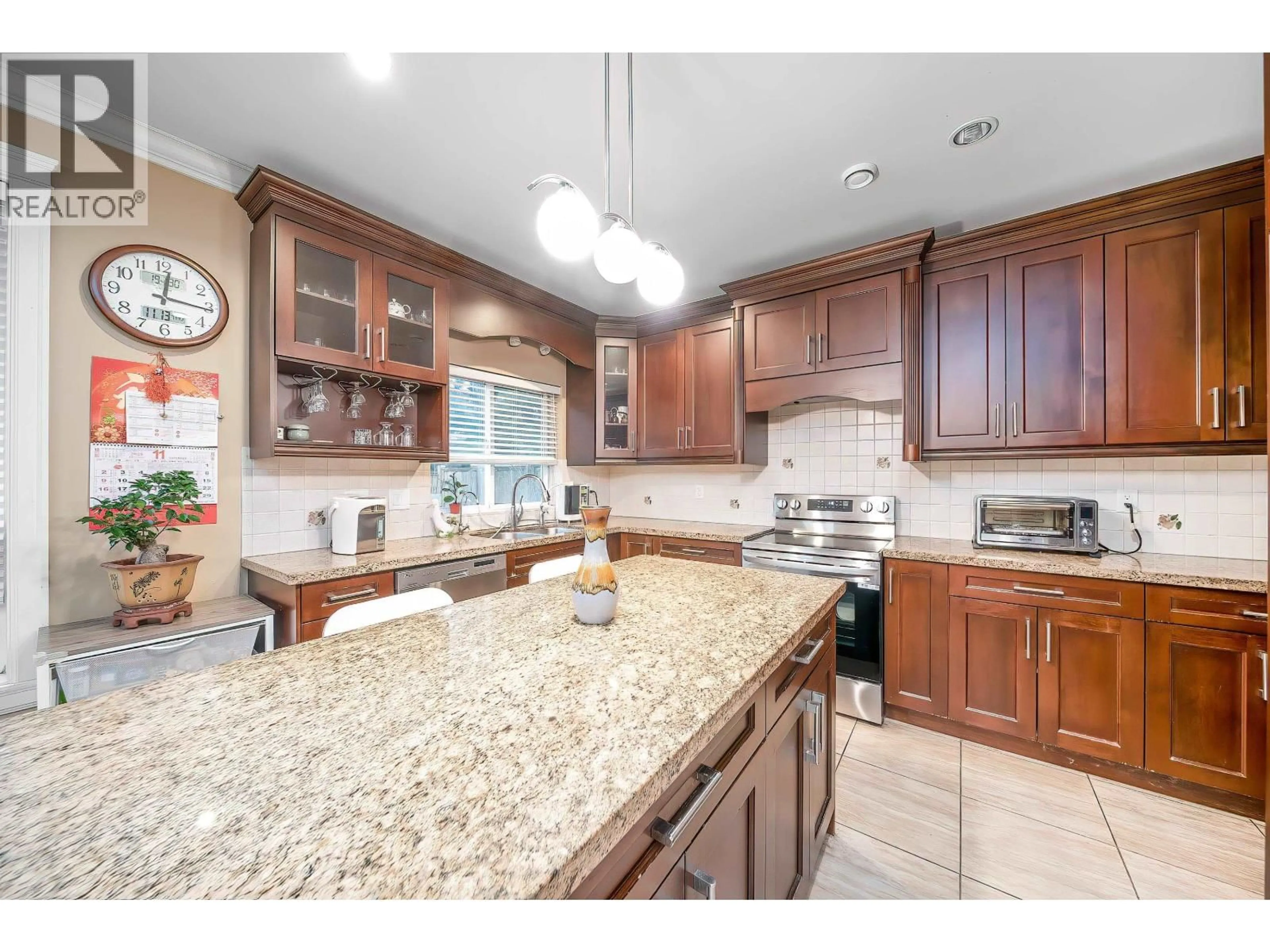 Open concept kitchen, ceramic/tile floor for 3668 BLUNDELL ROAD, Richmond British Columbia V7C1G4