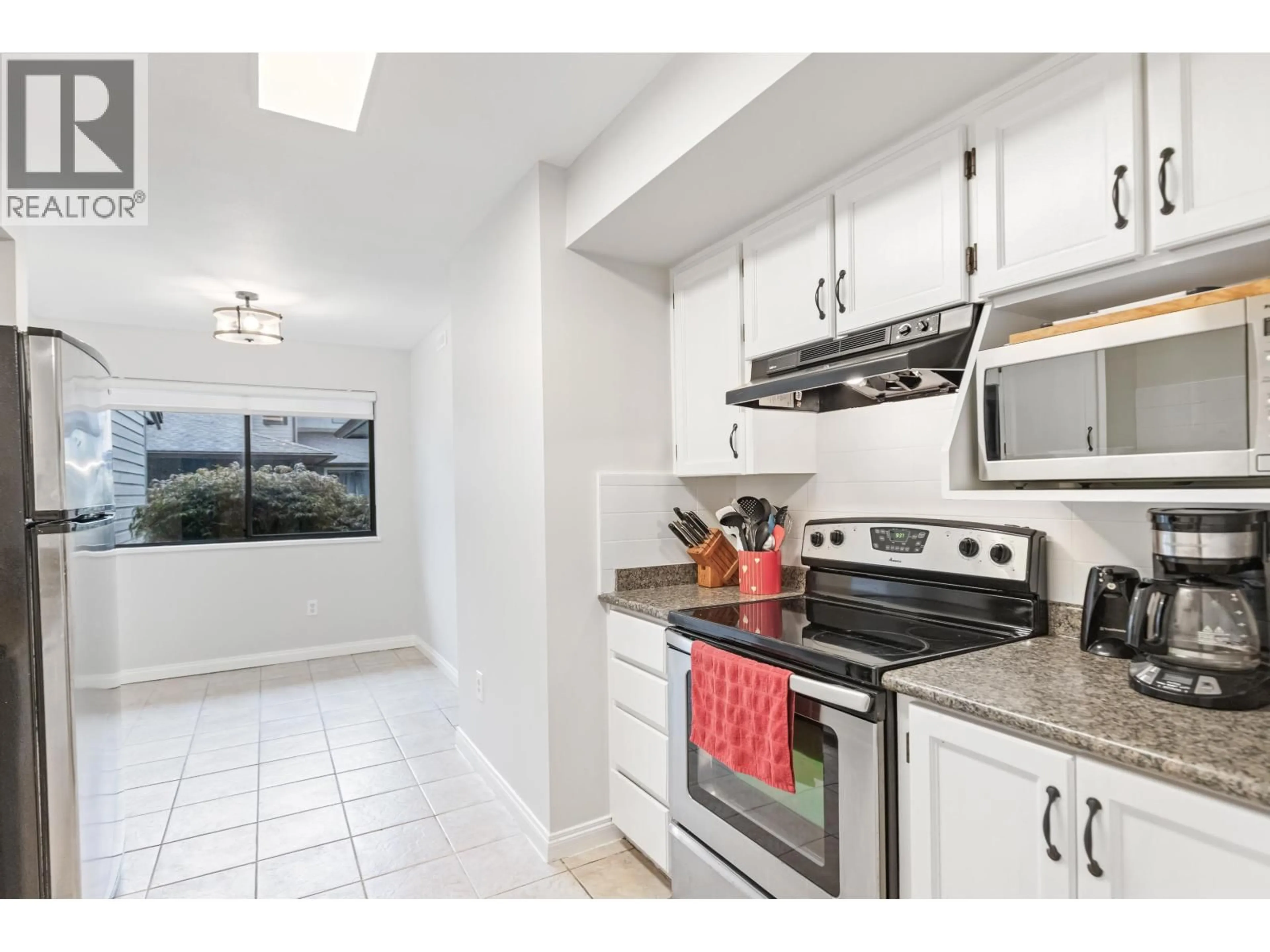 Standard kitchen, ceramic/tile floor for 12 - 20681 THORNE AVENUE, Maple Ridge British Columbia V2X8G2