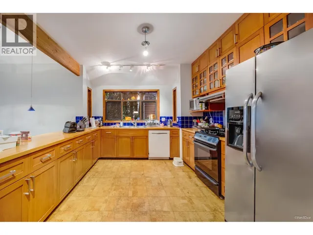 3758 35TH AVENUE, Vancouver 4