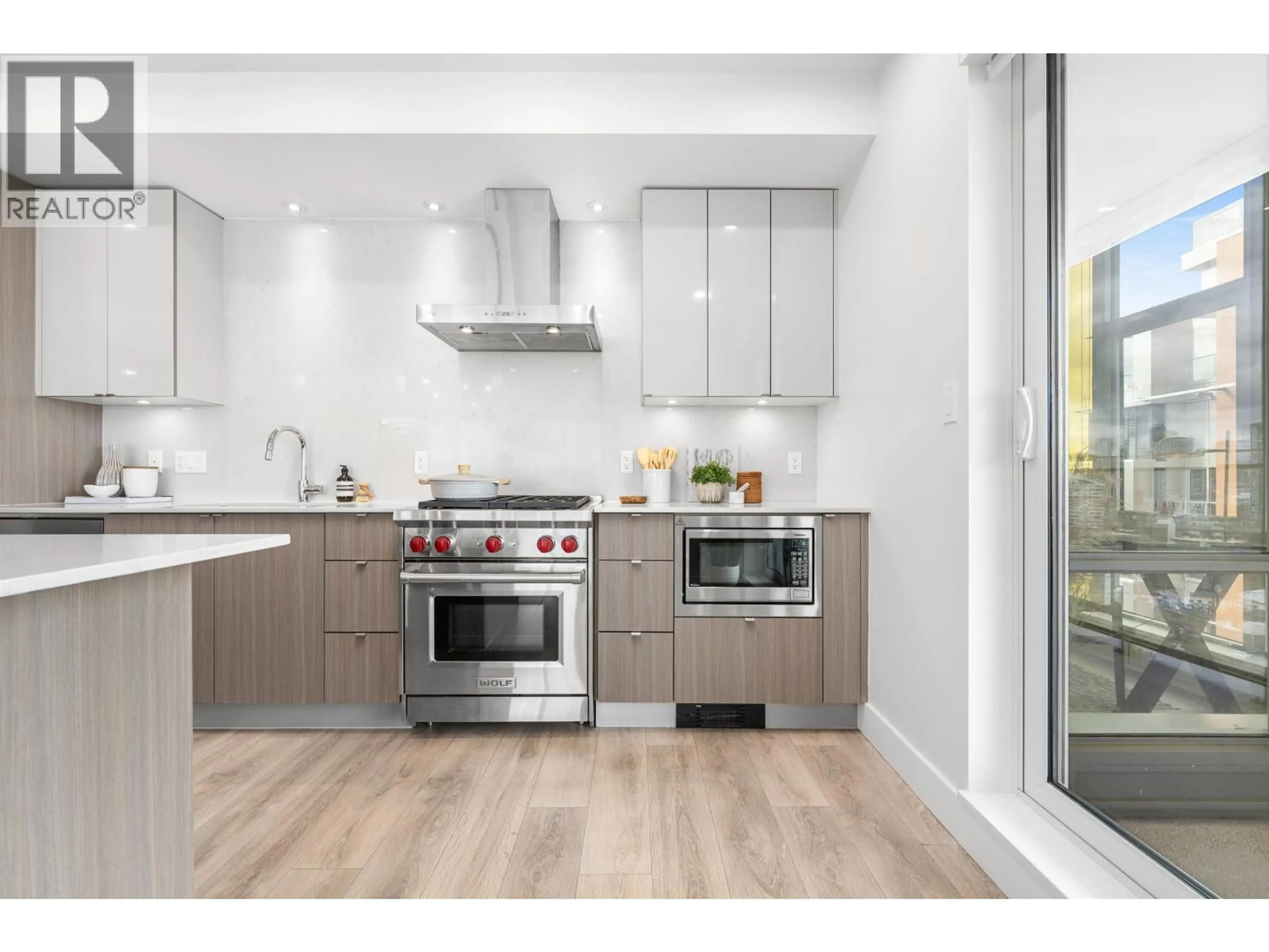 Open concept kitchen, wood/laminate floor for 1801 - 1788 COLUMBIA STREET, Vancouver British Columbia V5Y0L7