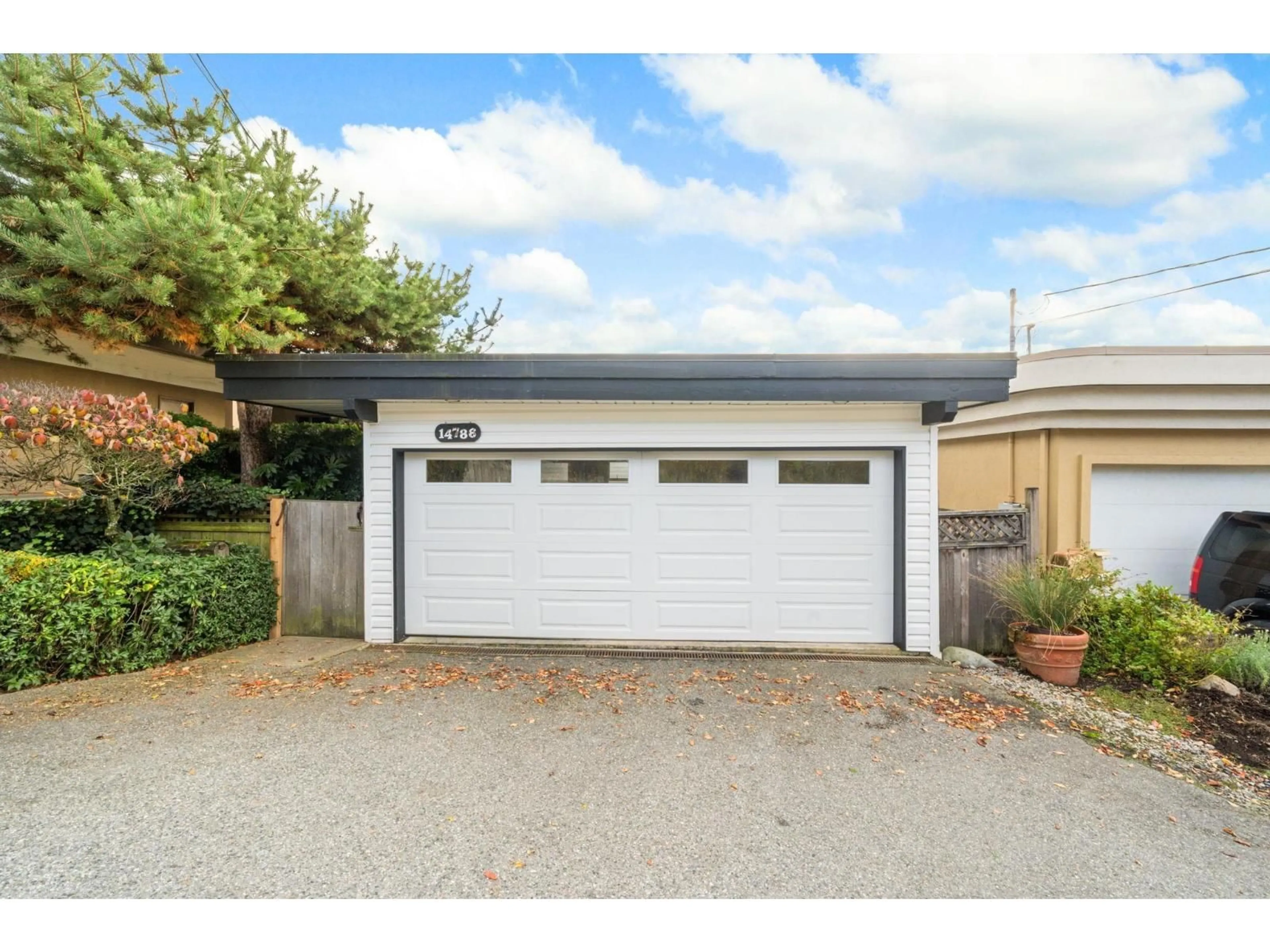 Indoor garage for 14786 UPPER ROPER, White Rock British Columbia V4B2C9
