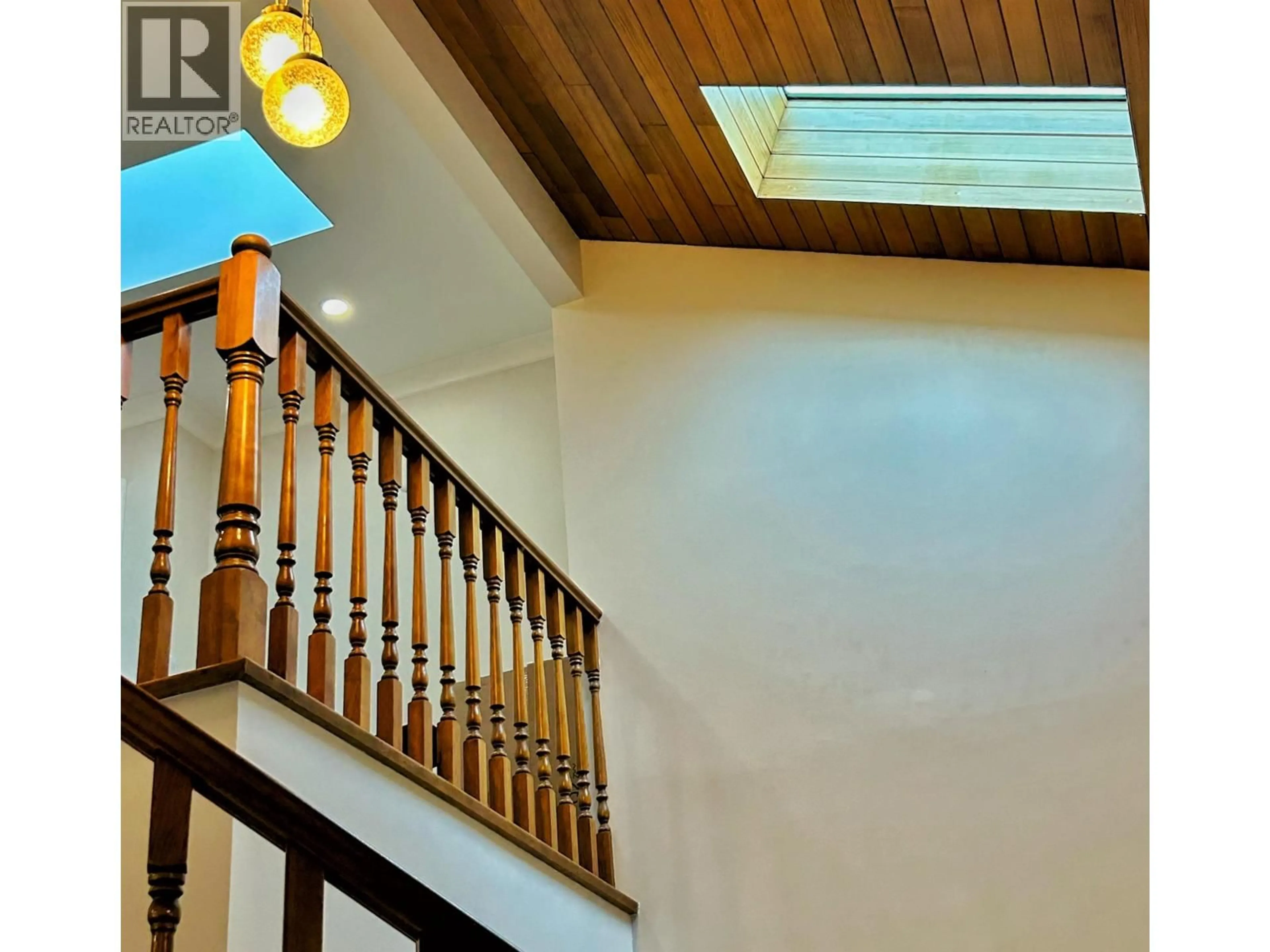 Indoor foyer for 10420 TRURO DRIVE, Richmond British Columbia V7E5B4