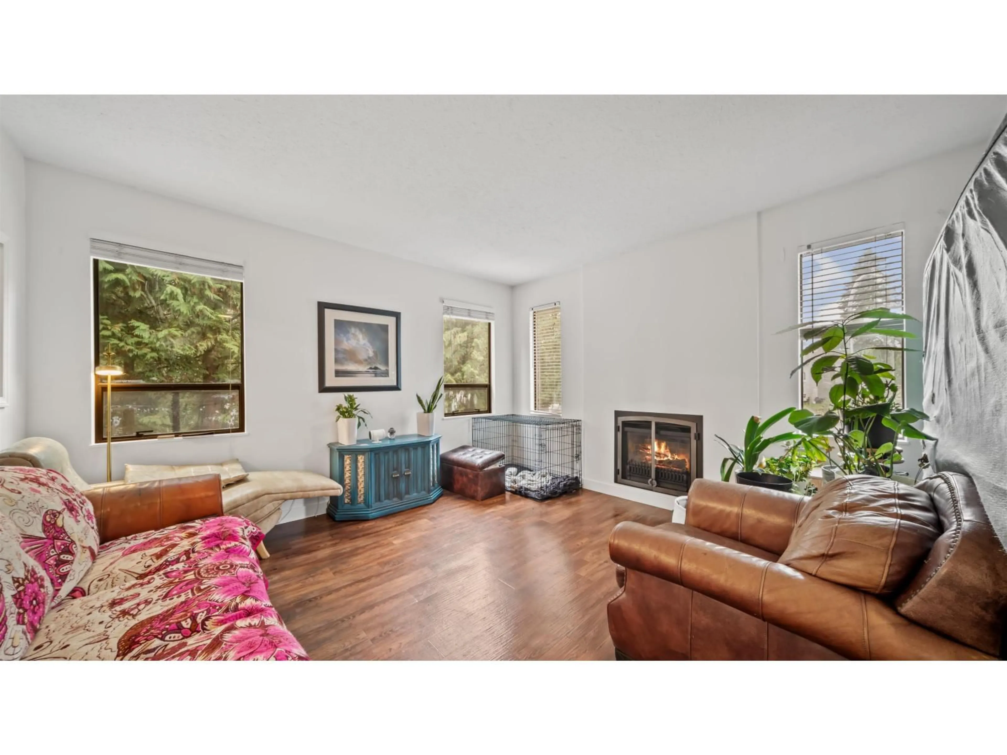 Living room with furniture, unknown for 2250 SENTINEL, Abbotsford British Columbia V2S5E5