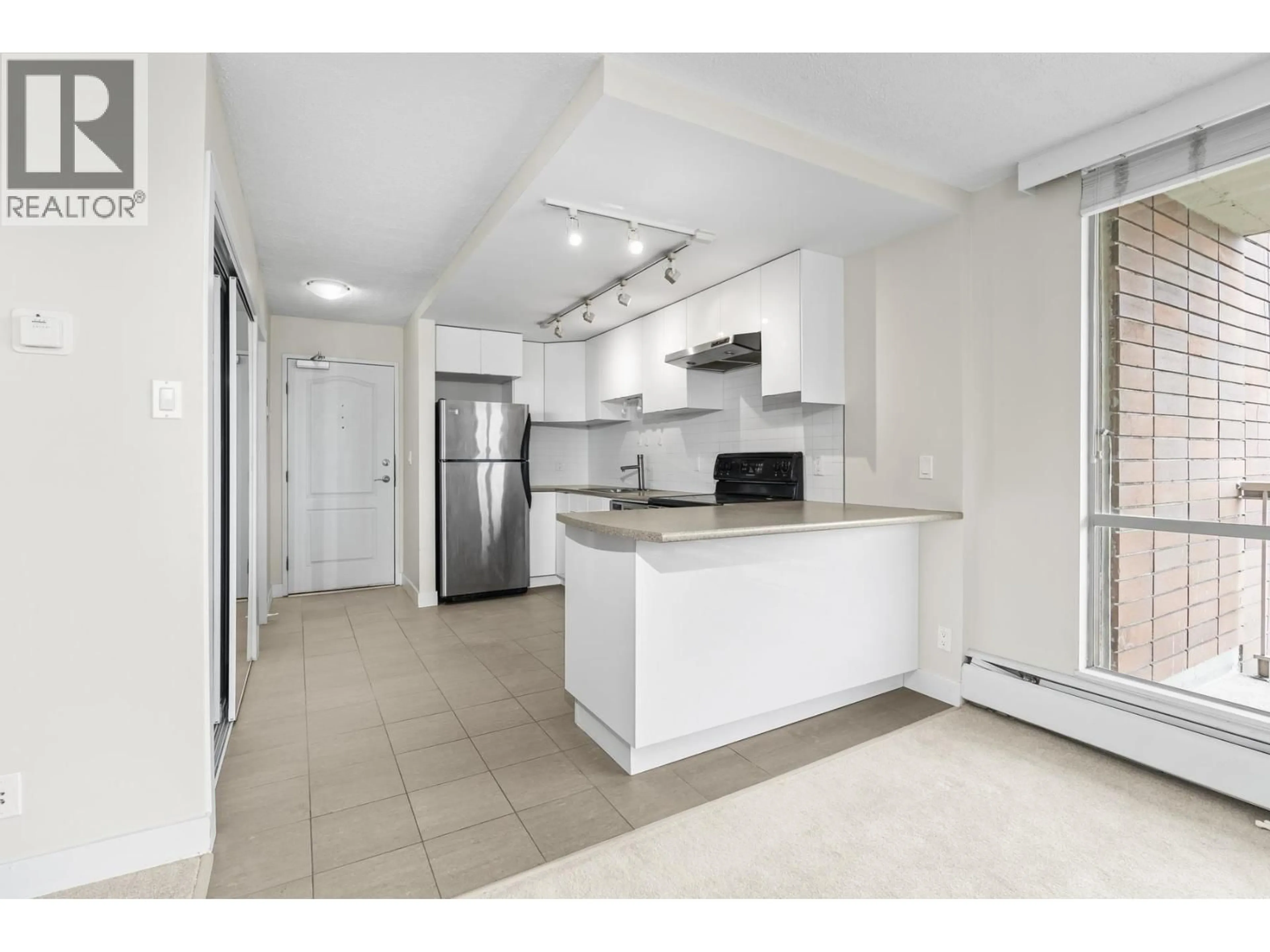 Standard kitchen, unknown for 1610 - 2016 FULLERTON AVENUE, North Vancouver British Columbia V7P3E6