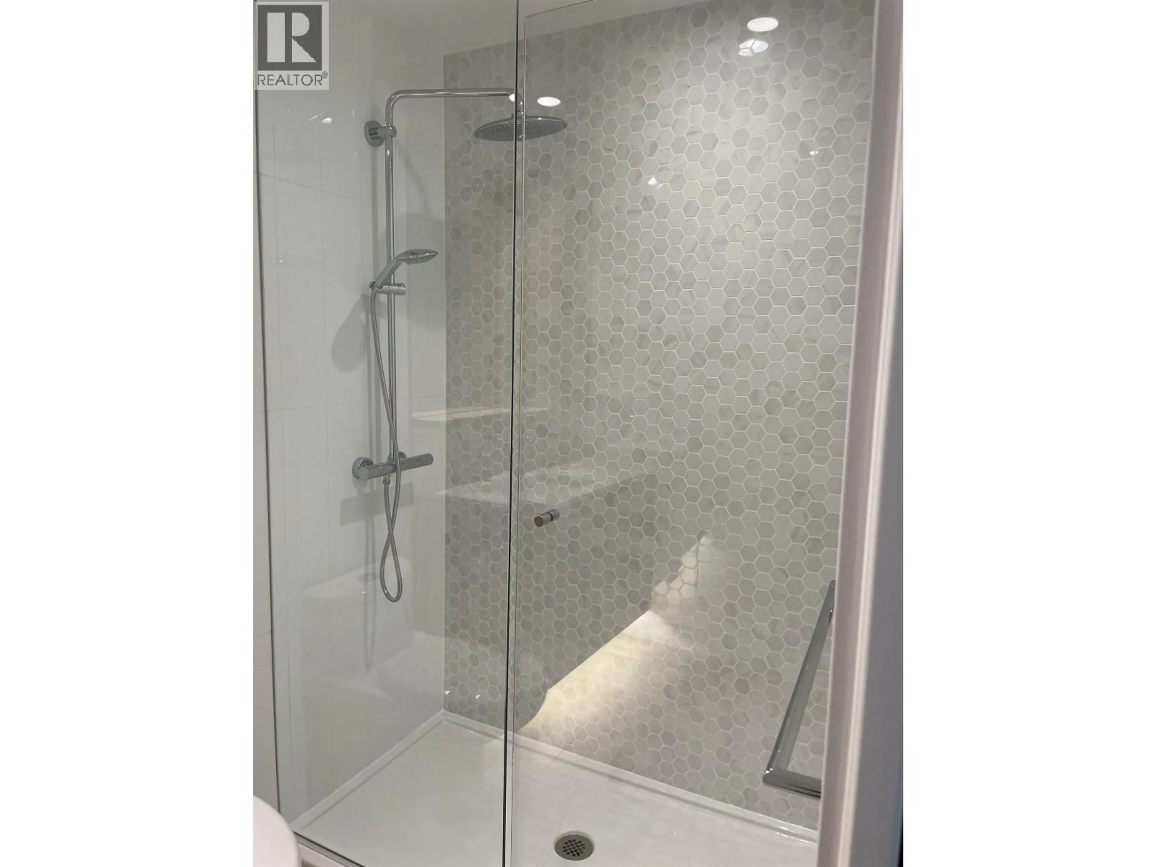 Contemporary bathroom, ceramic/tile floor for 1609 - 567 CLARKE ROAD, Coquitlam British Columbia V3J0K7