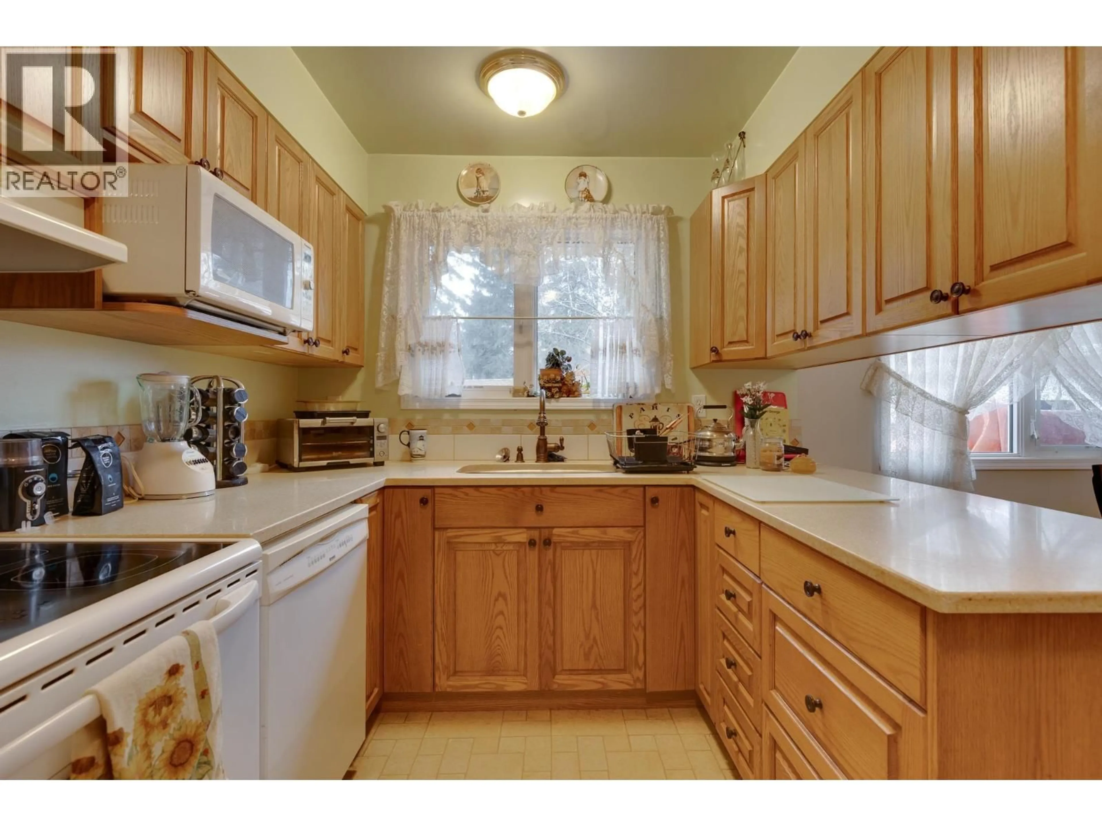 Standard kitchen, unknown for 7779 PIEDMONT CRESCENT, Prince George British Columbia V2N2C5