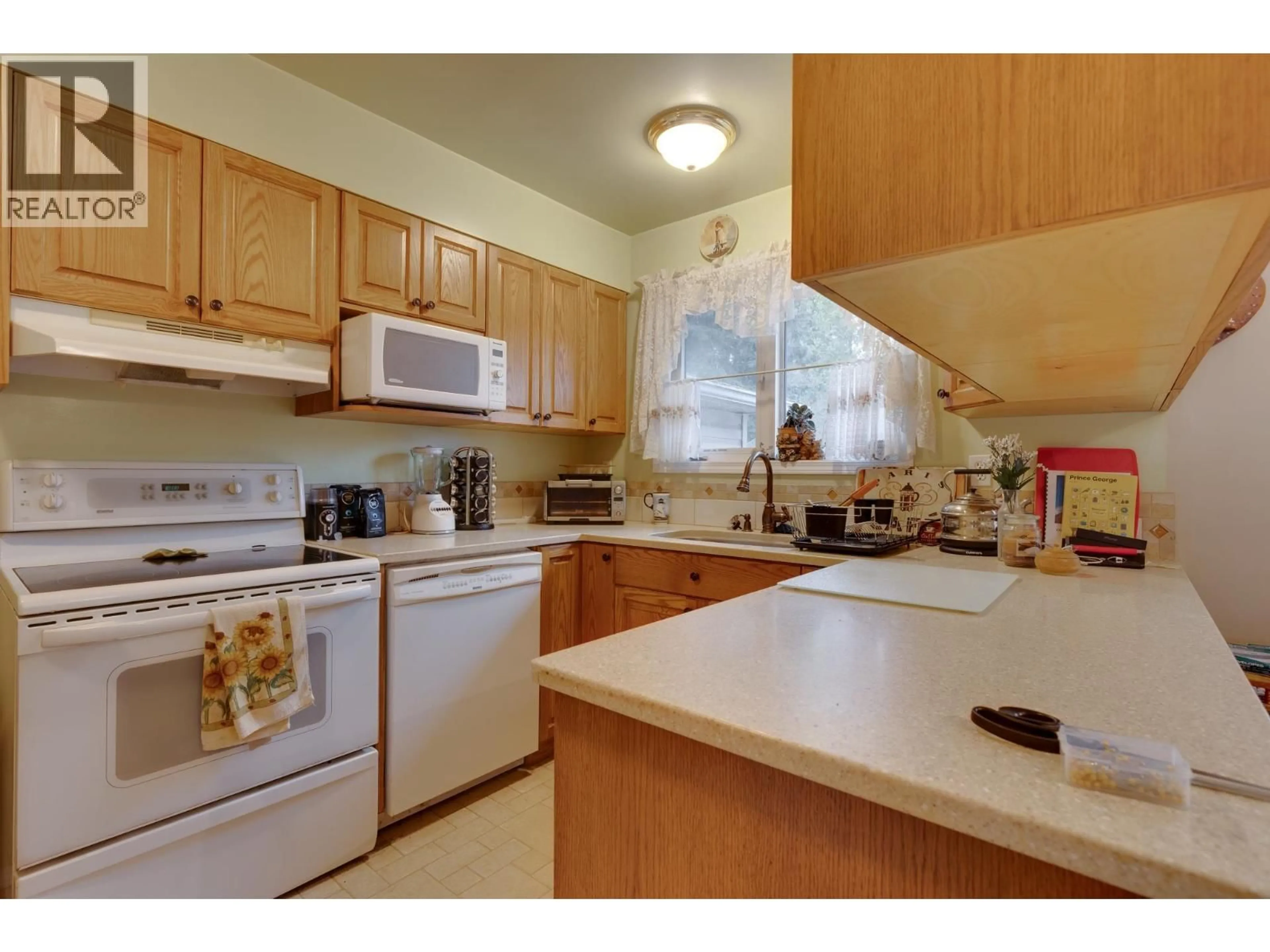 Standard kitchen, unknown for 7779 PIEDMONT CRESCENT, Prince George British Columbia V2N2C5