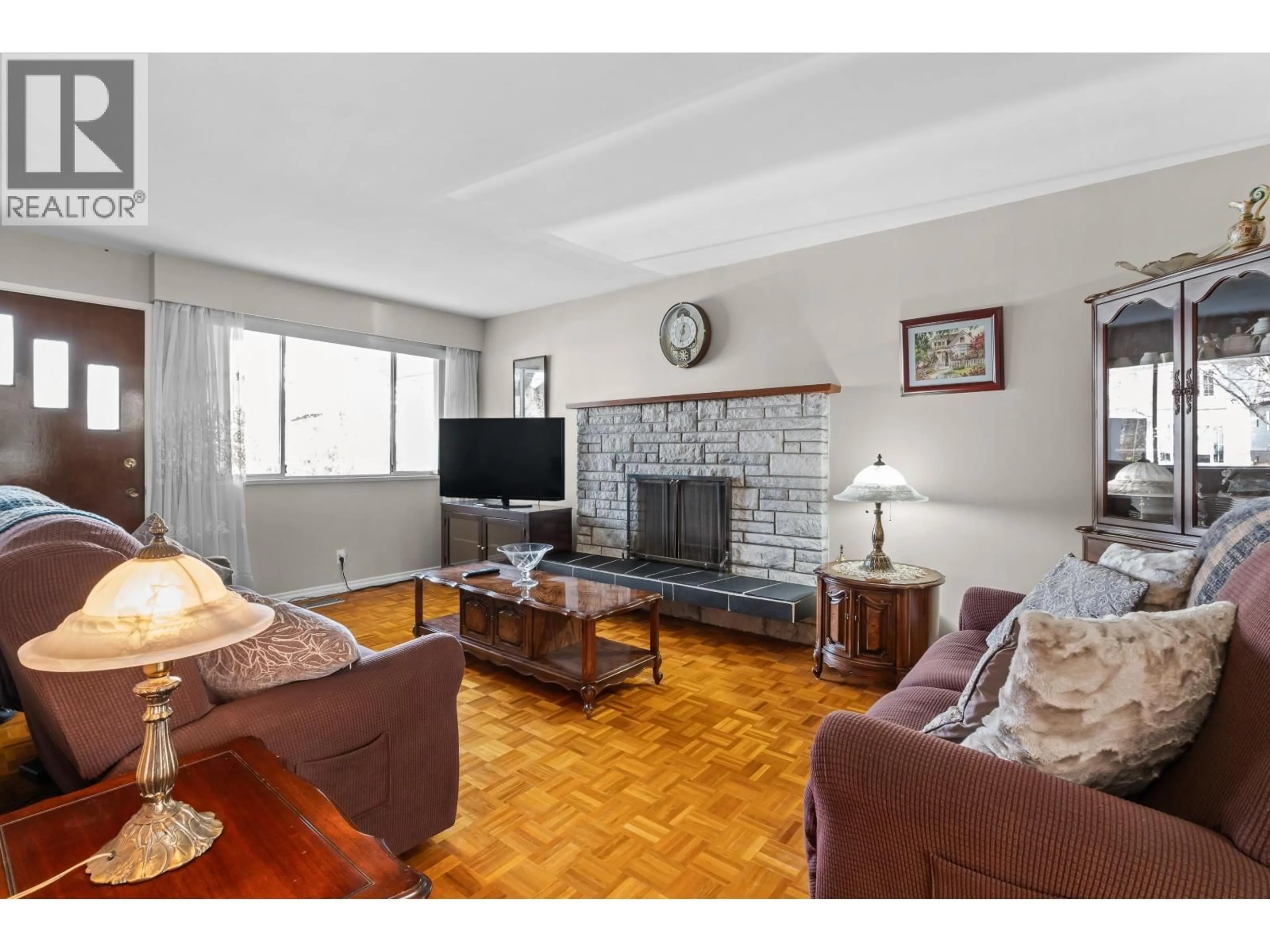 Living room with furniture, unknown for 2240 E 6TH AVENUE, Vancouver British Columbia V5N1R1