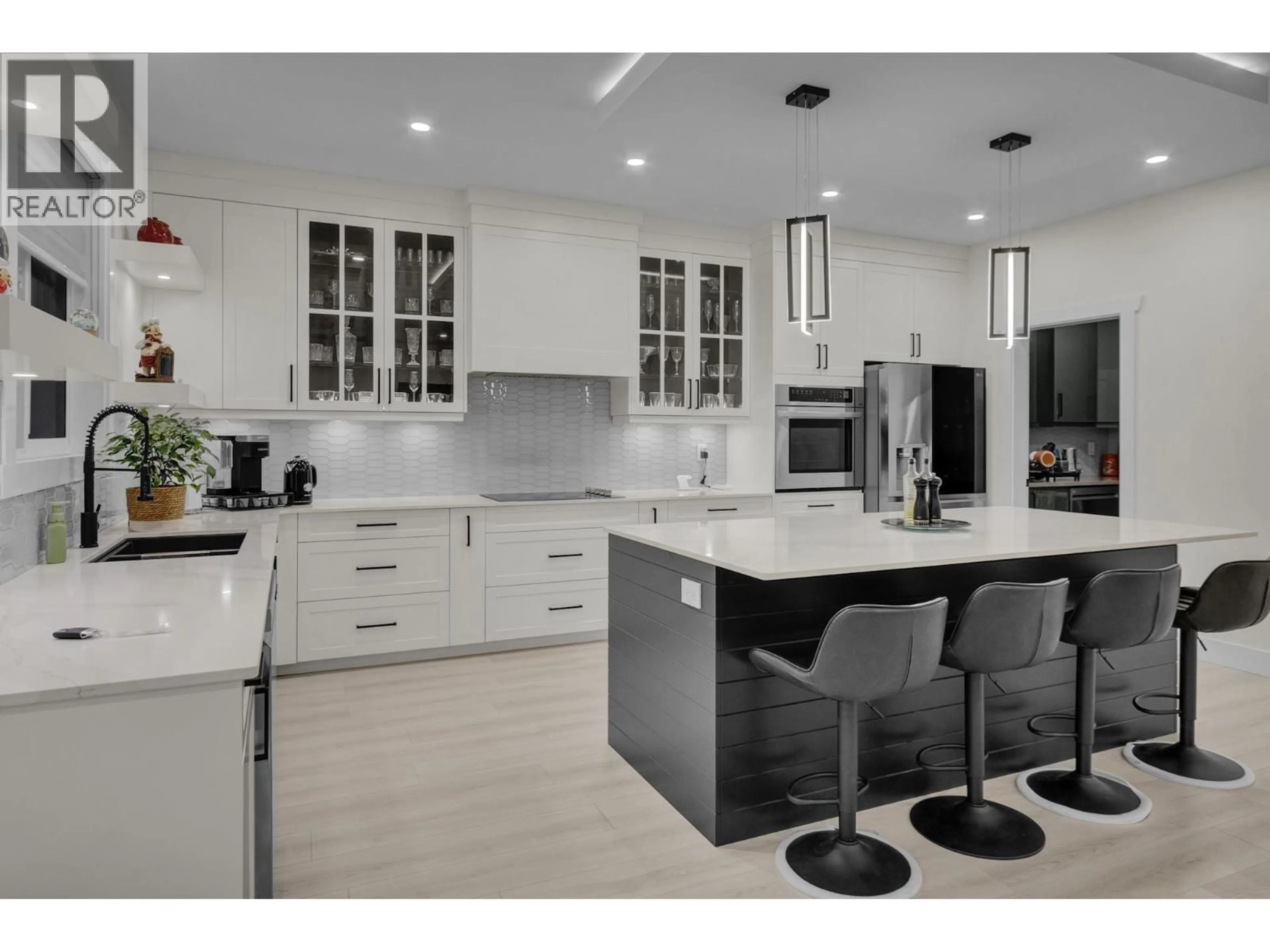 Contemporary kitchen, ceramic/tile floor for 3960 BARNES DRIVE, Prince George British Columbia V2N0G3