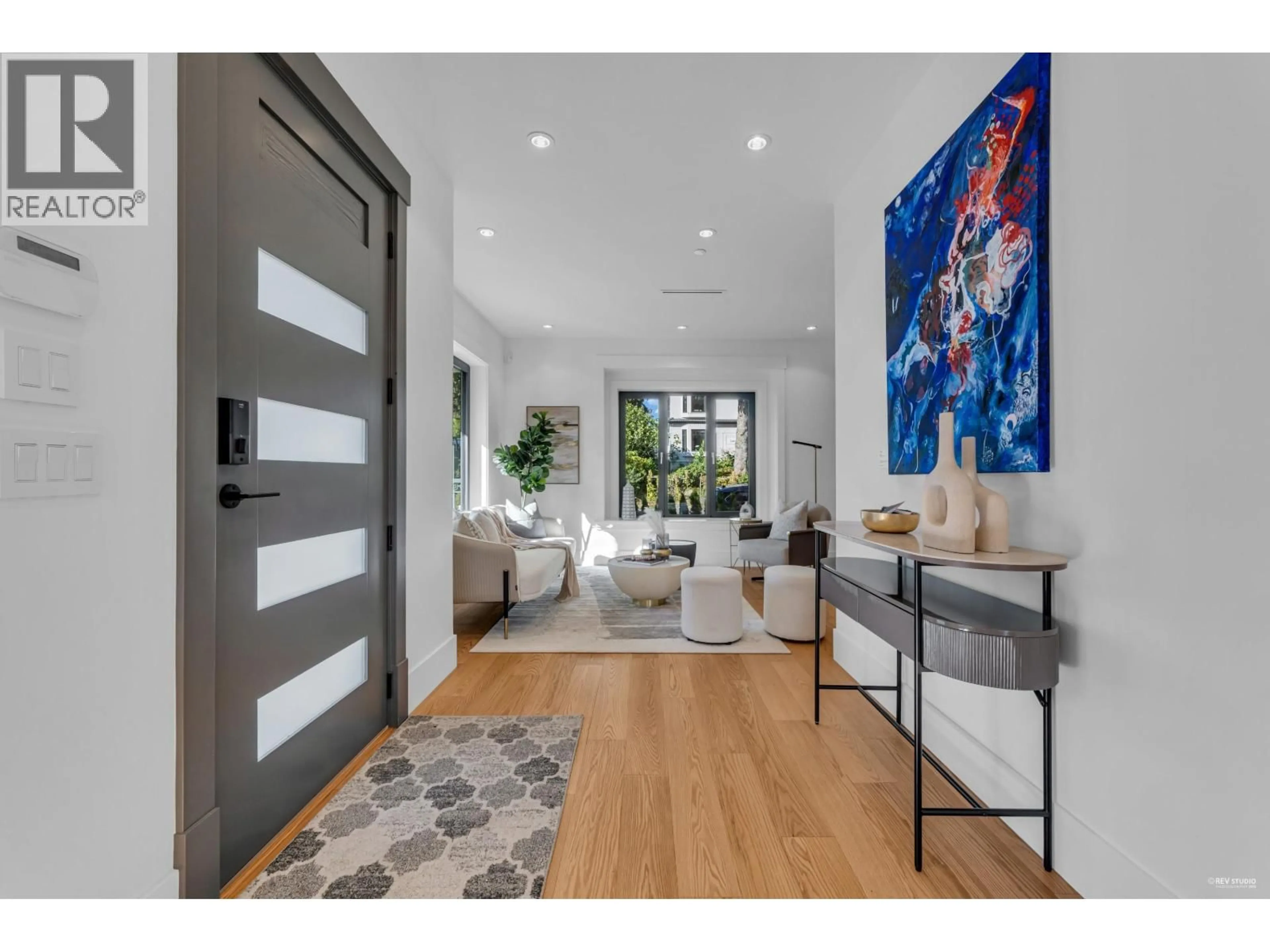 Indoor entryway for 8420 WILTSHIRE STREET, Vancouver British Columbia V6P2V8