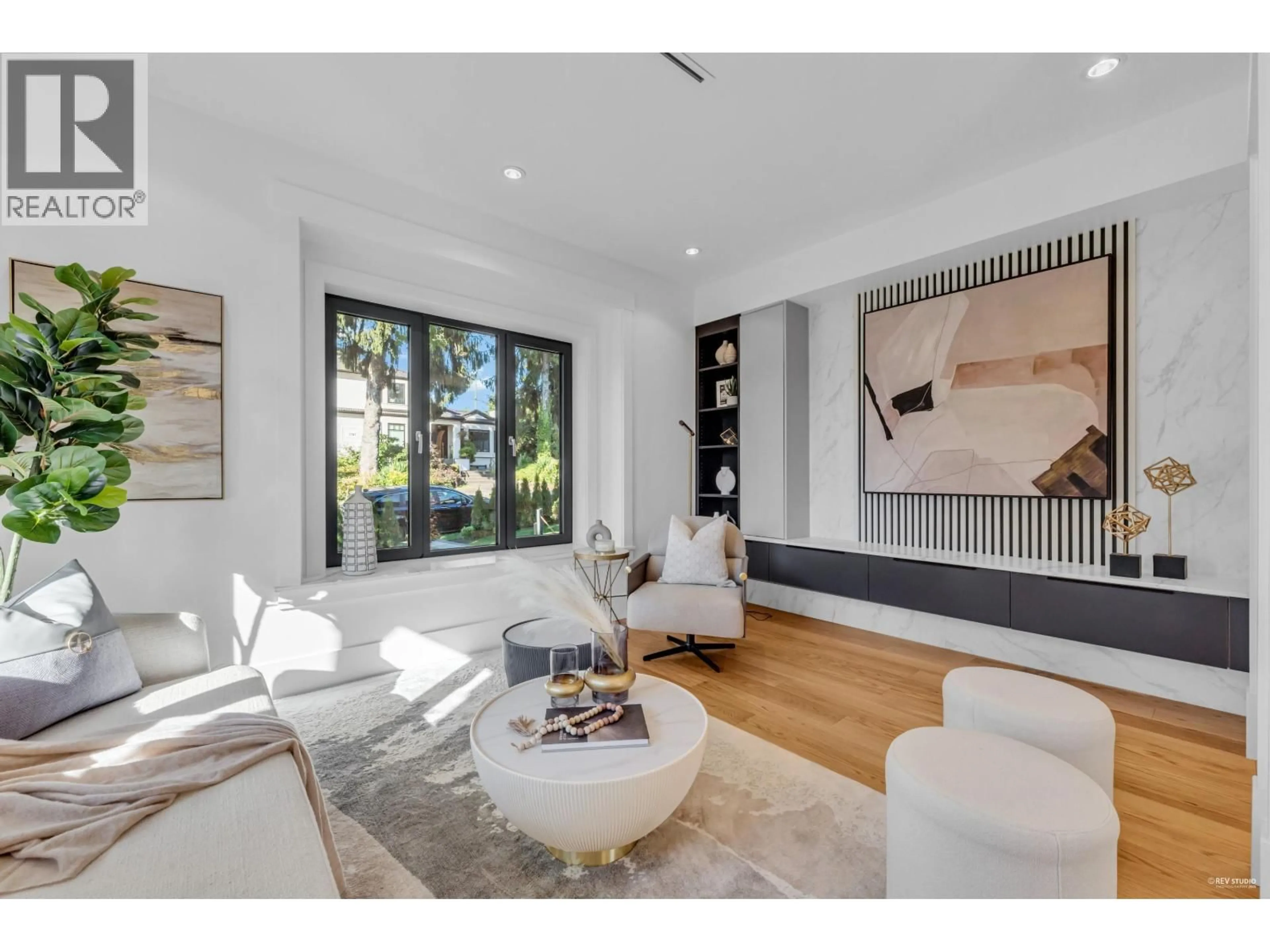 Living room with furniture, unknown for 8420 WILTSHIRE STREET, Vancouver British Columbia V6P2V8