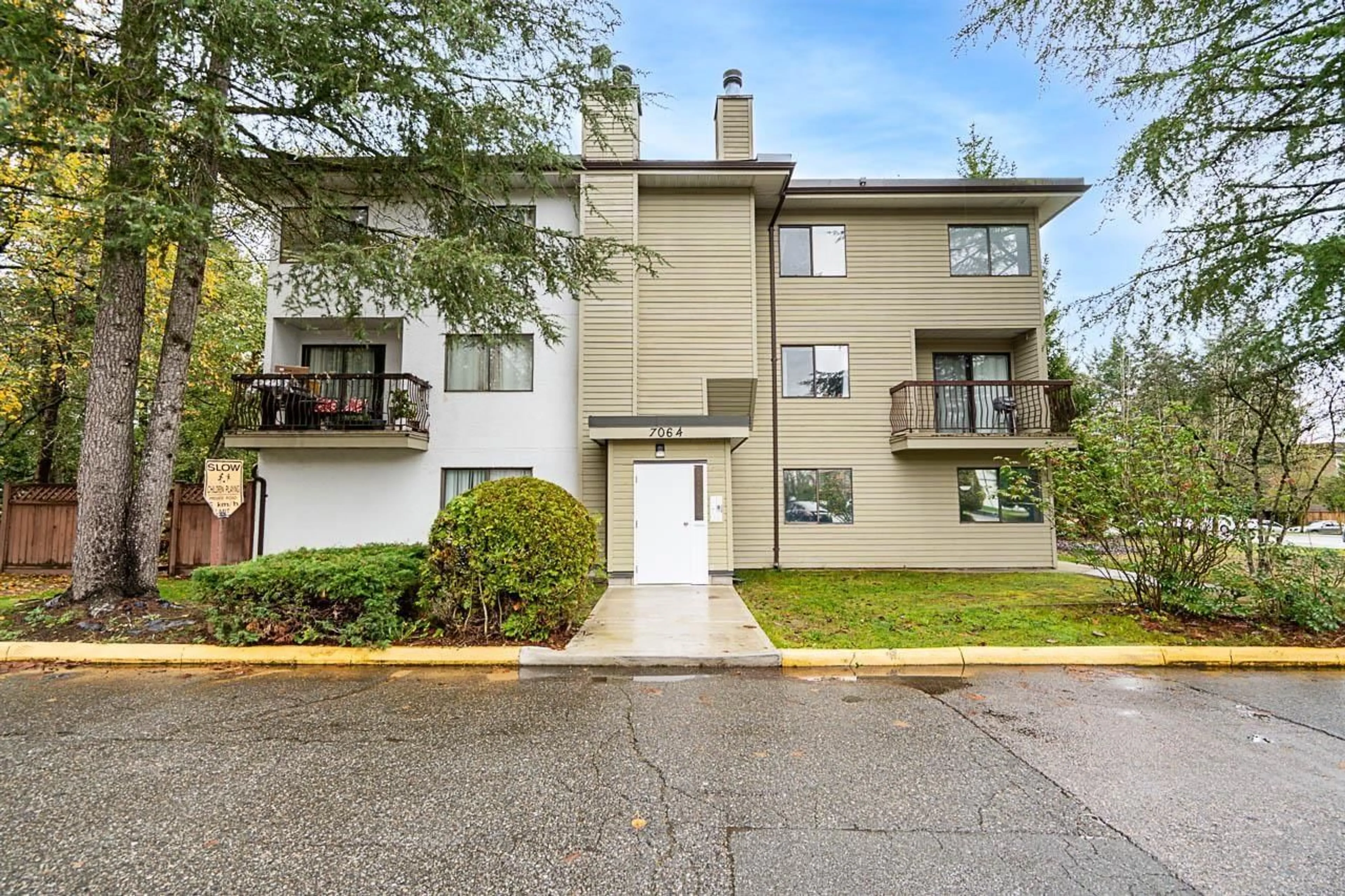 Unknown for 101 - 7064 133B STREET, Surrey British Columbia V3W8A4