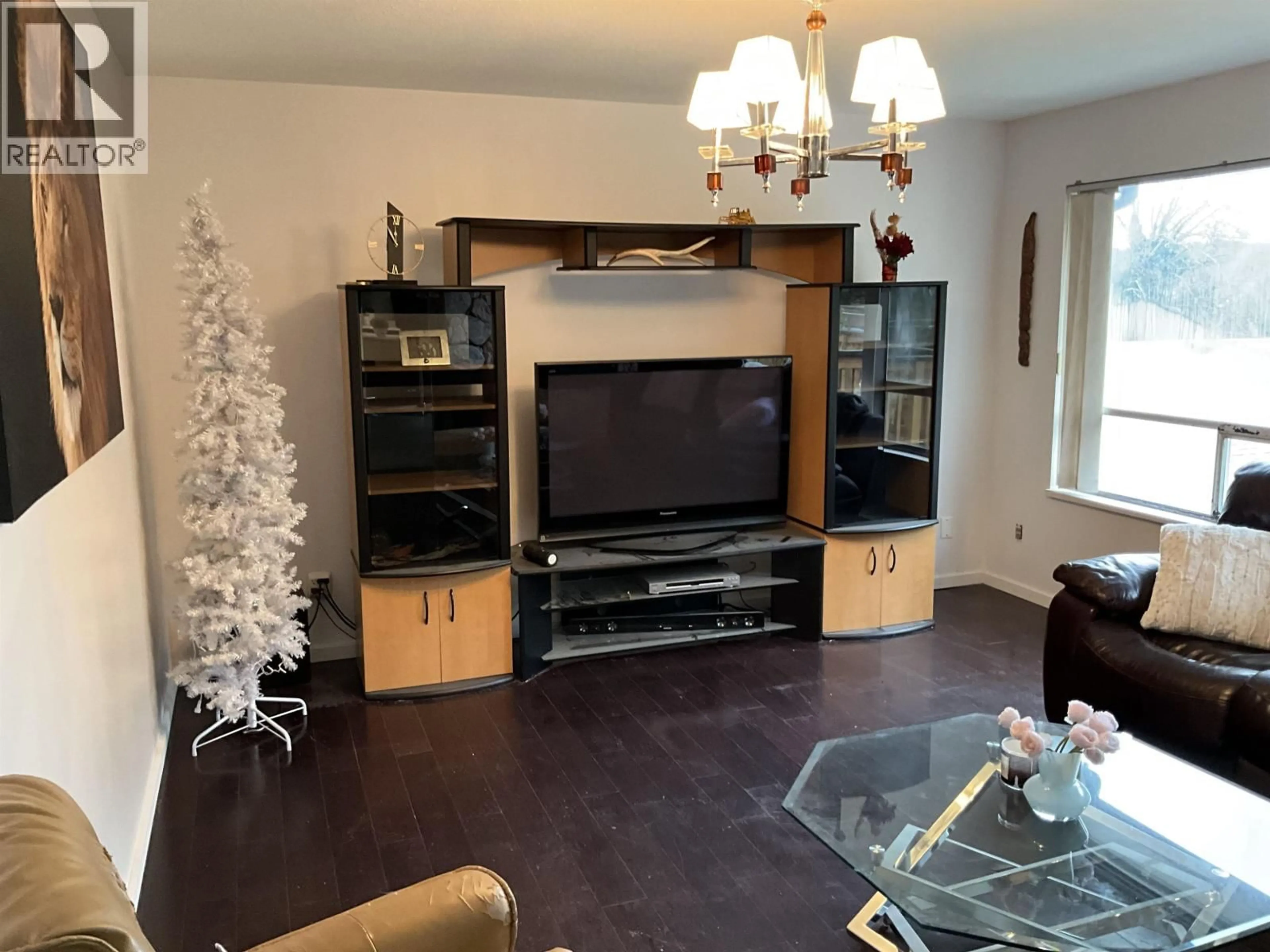 Living room with furniture, wood/laminate floor for 5799 ANCHOR ROAD, Sechelt British Columbia V0N3A0