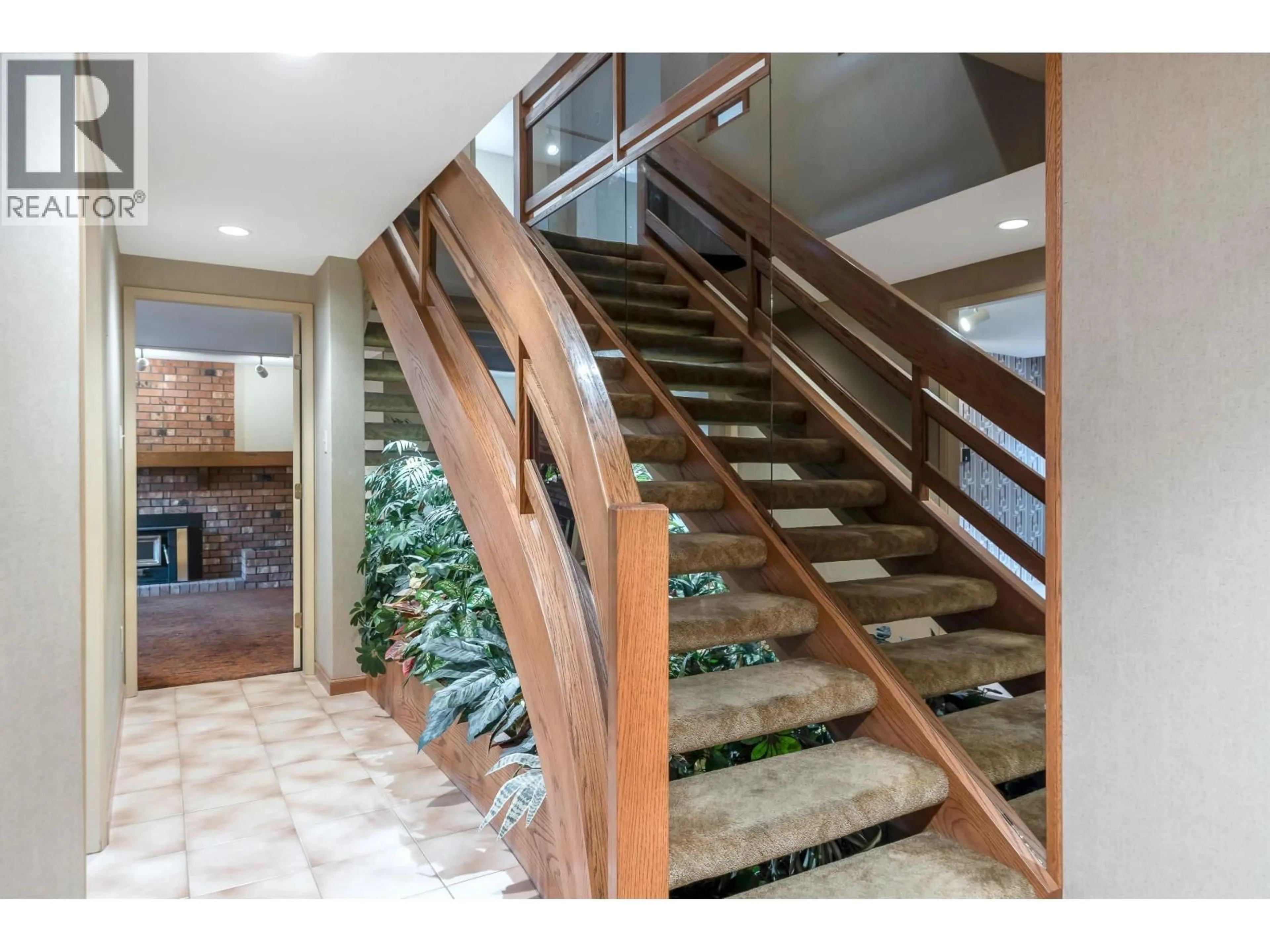 Indoor foyer for 8660 CAMDEN CRESCENT, Richmond British Columbia V7C3G4
