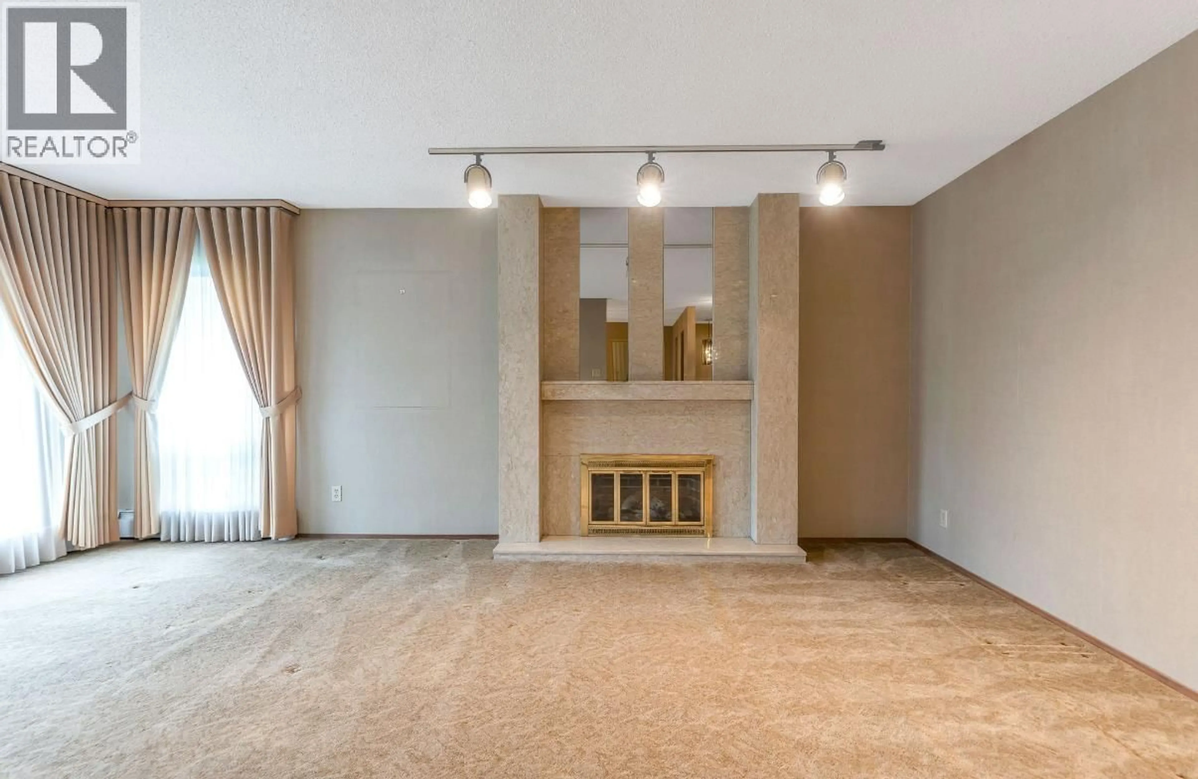 Living room with furniture, unknown for 8660 CAMDEN CRESCENT, Richmond British Columbia V7C3G4