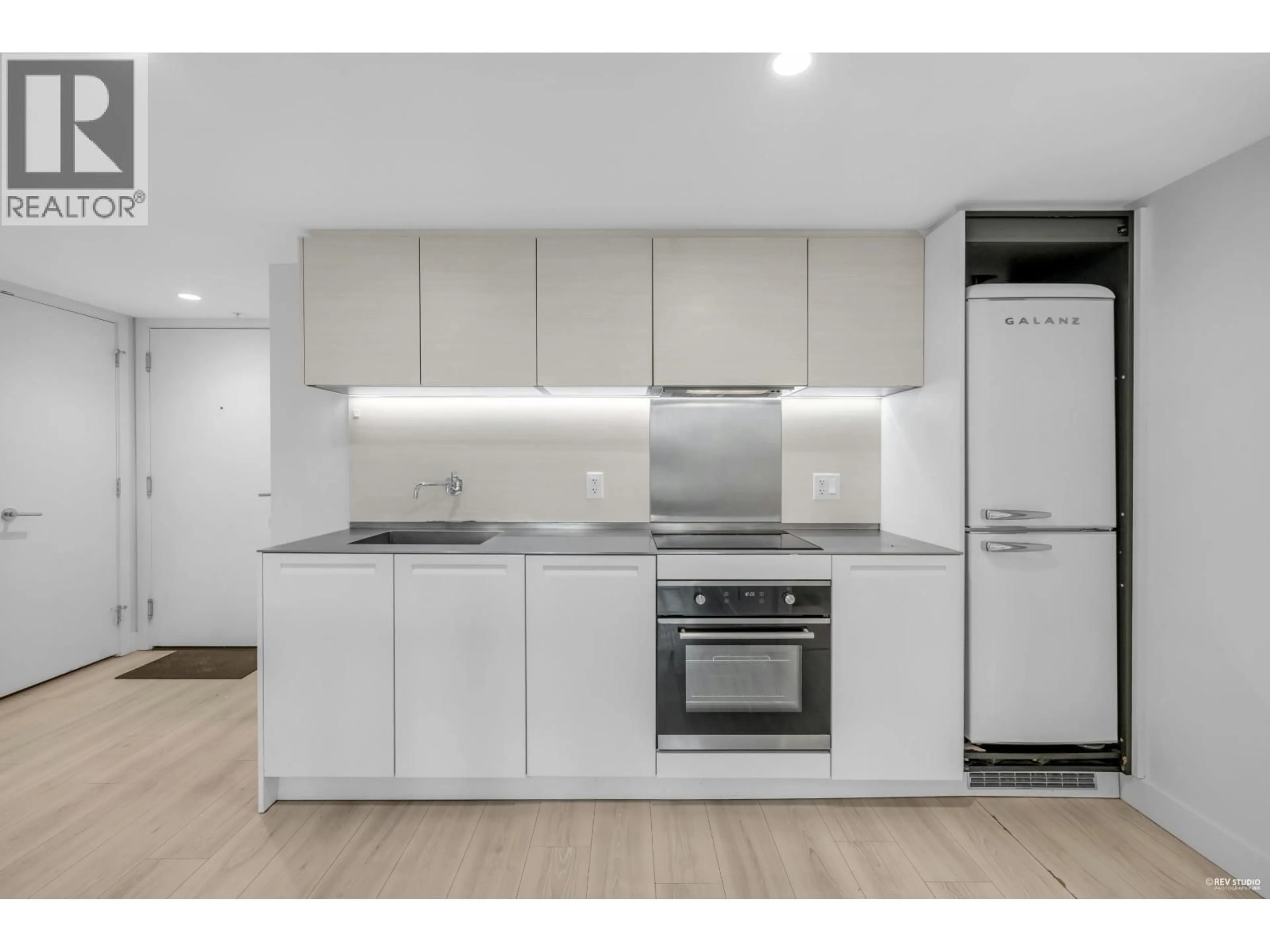 Standard kitchen, wood/laminate floor for 1902 - 1133 HORNBY STREET, Vancouver British Columbia V6Z1W1