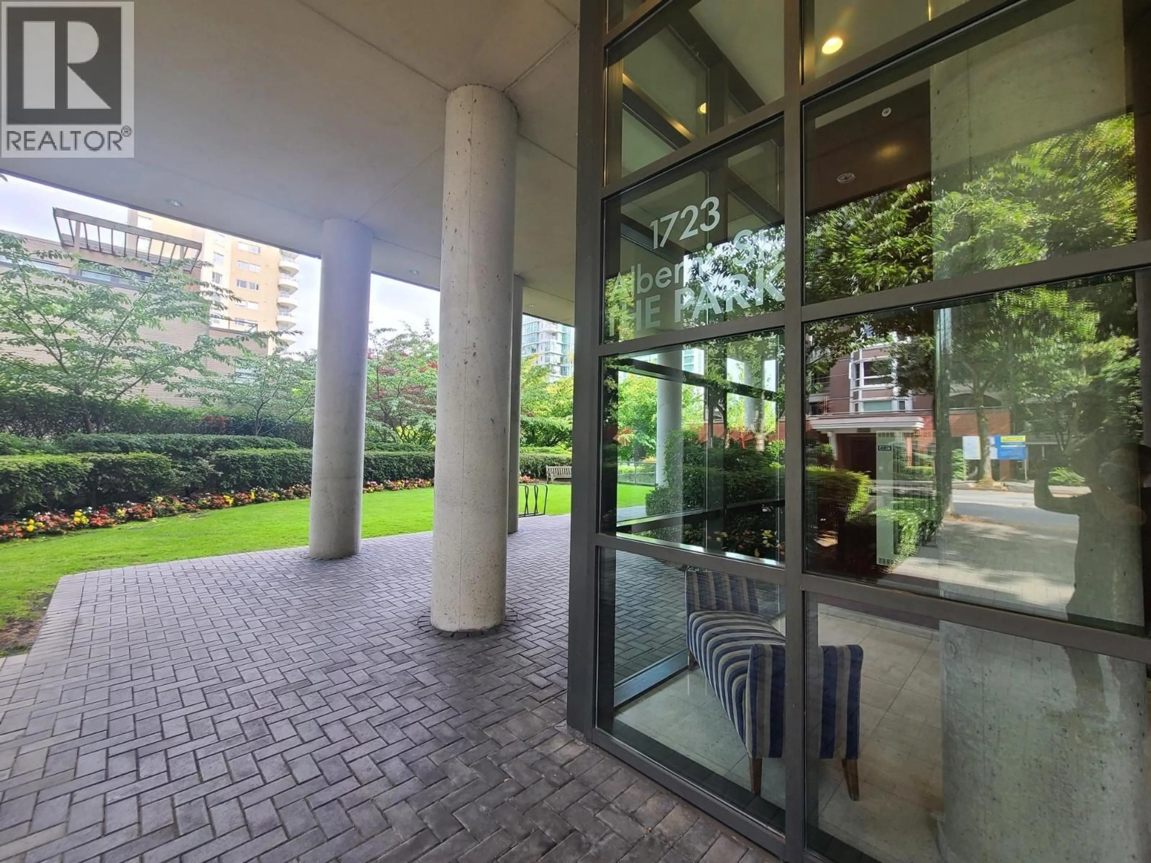 Indoor foyer for 1001 - 1723 ALBERNI STREET, Vancouver British Columbia V6G3G9