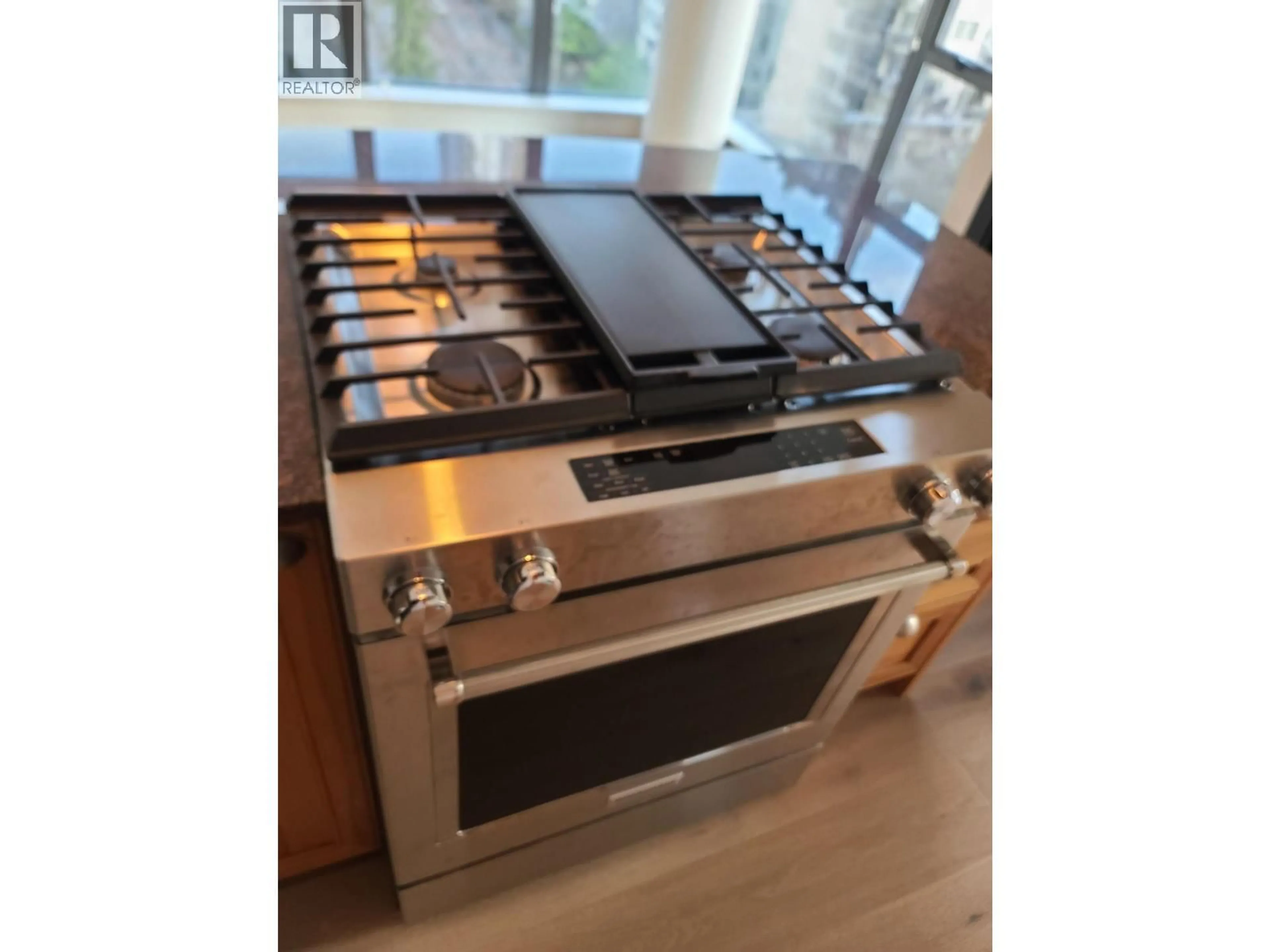 Contemporary kitchen, unknown for 1001 - 1723 ALBERNI STREET, Vancouver British Columbia V6G3G9