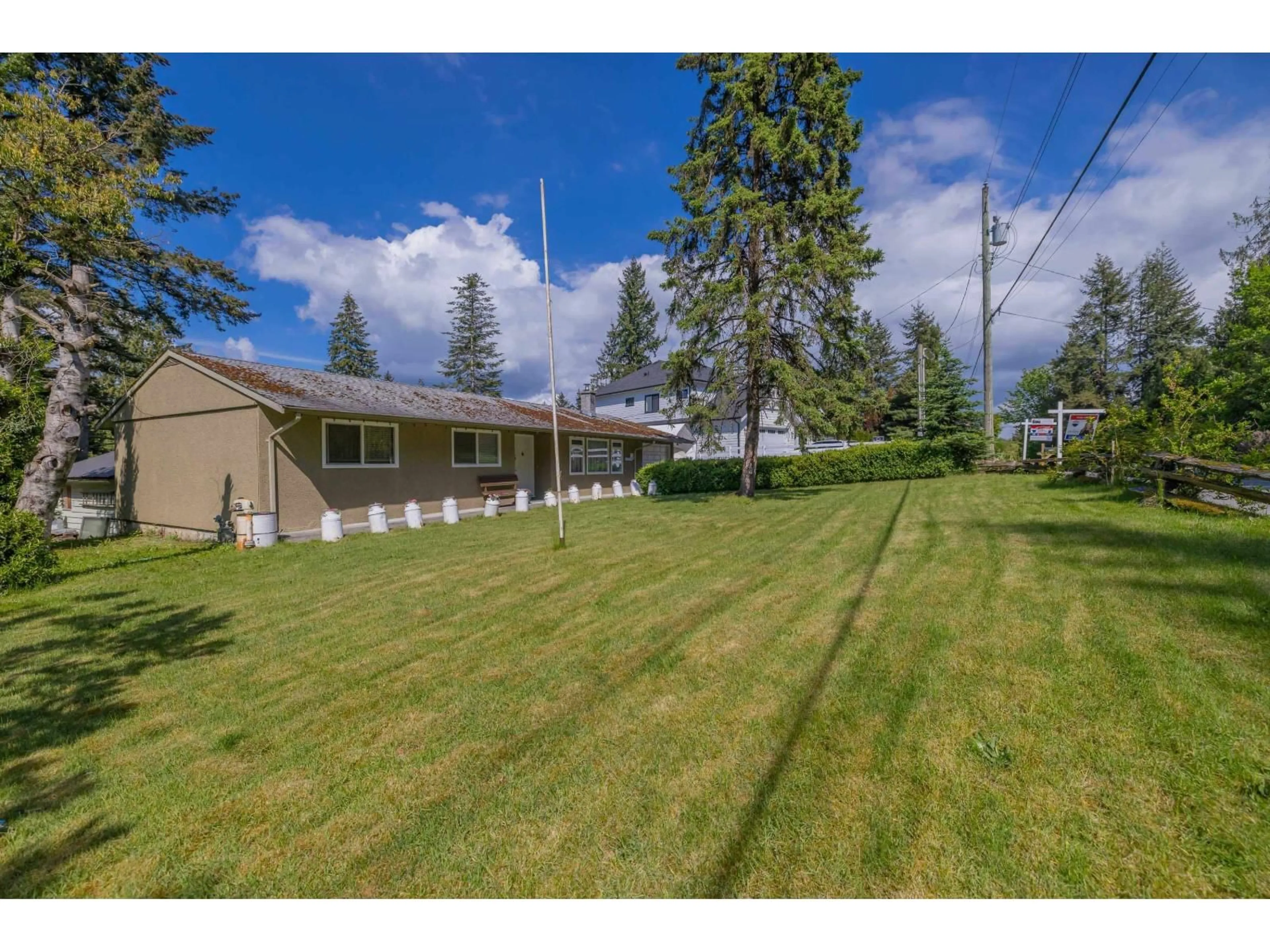 A pic from outside/outdoor area/front of a property/back of a property/a pic from drone, mountain view for 23745 40, Langley British Columbia V2Z2J9